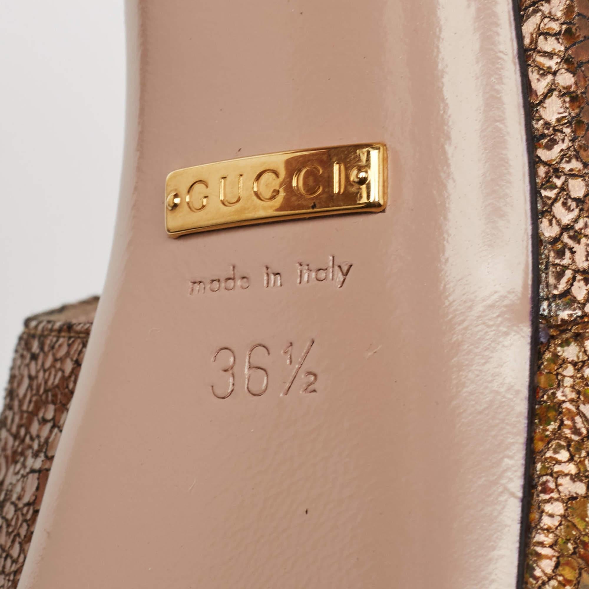 Gucci Gold Textur Leder Knöchelriemen Peep ToeSandals Größe 36,5 im Angebot 2