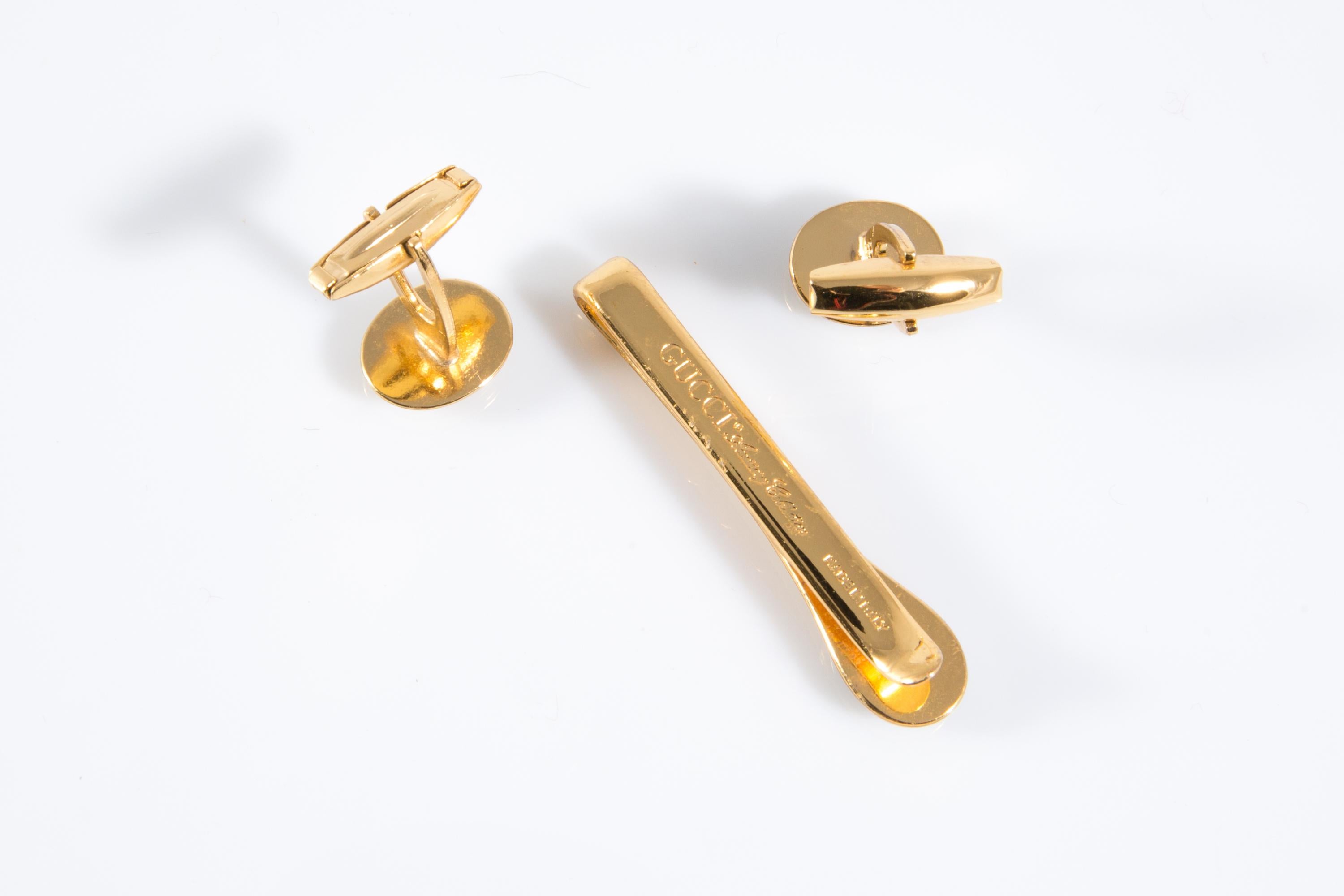 Set de pasador de corbata y gemelos Gucci GG dorado en Bueno estado para la venta en Paris, FR