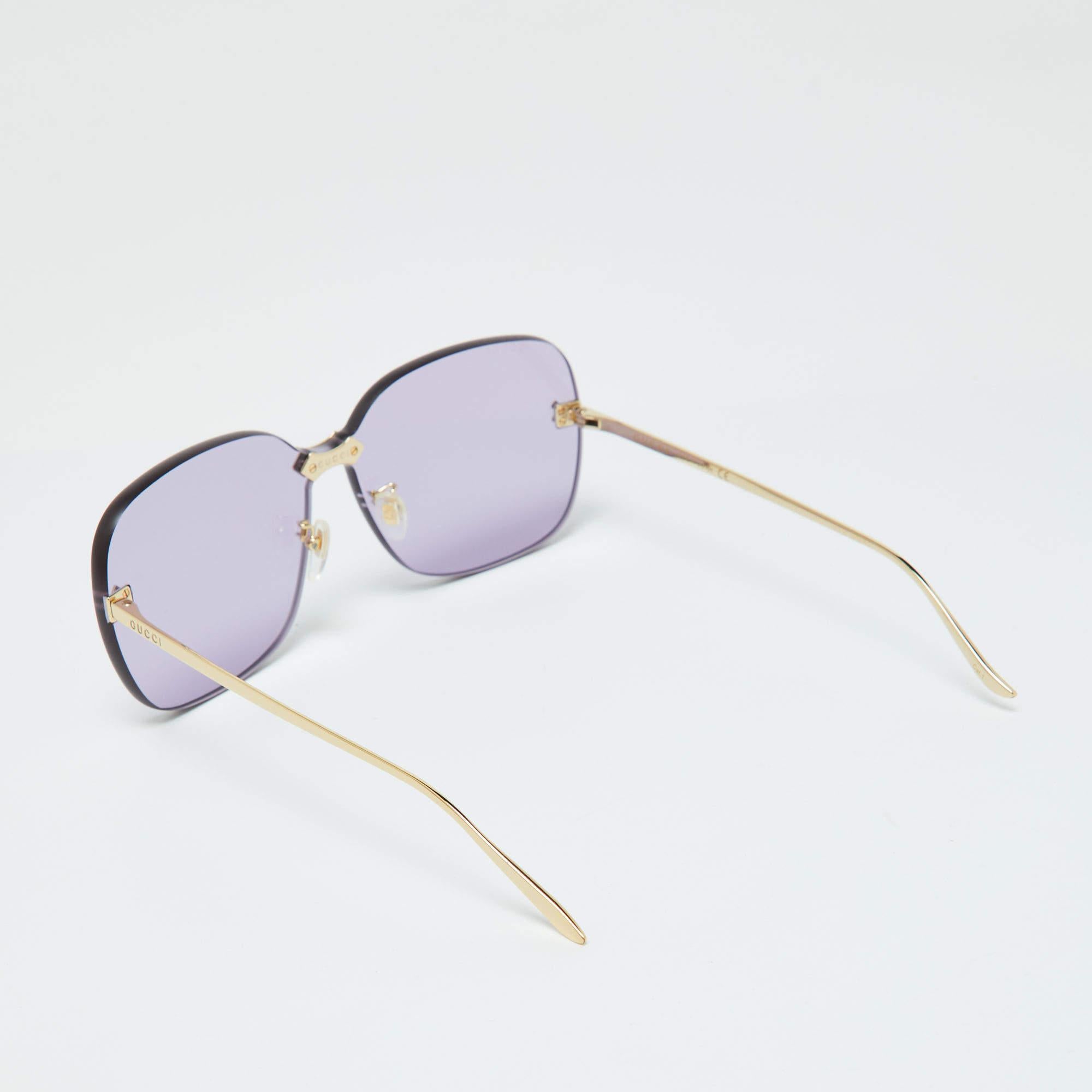 We see the detailing on this exquisite pair of designer sunglasses made from fine materials. The sunglasses are luxe in appeal and practical in usage.