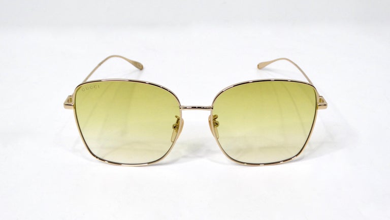 Occhiali da sole quadrati color oro di Gucci con charms a forma di - Main Image