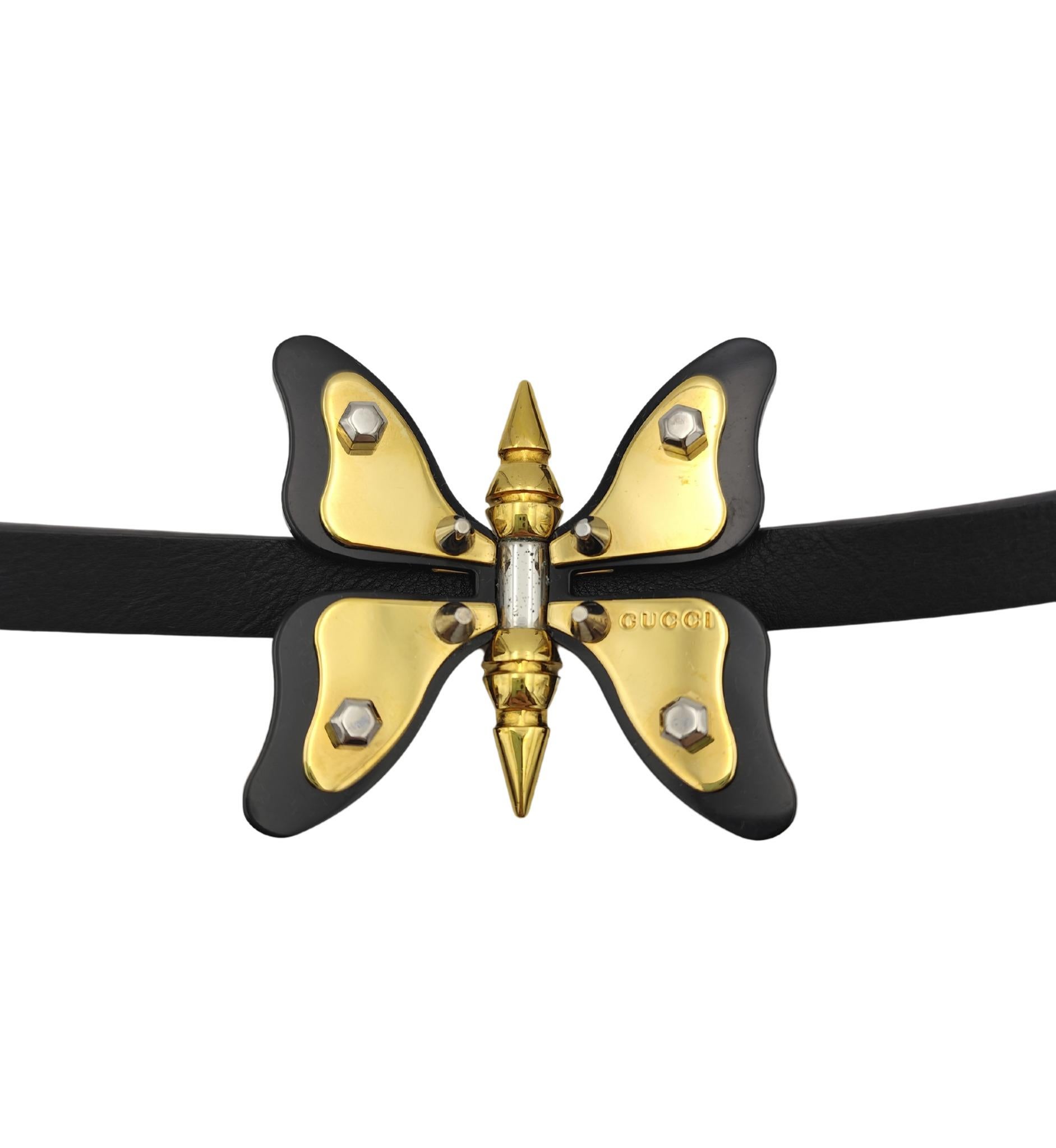Gucci choker necklace
Black leather strap
Golden metal and resin butterfly

length: 32.5-35 cm 12.75-13.75 in

Great condition
Minor signs of use
Comes with packaging