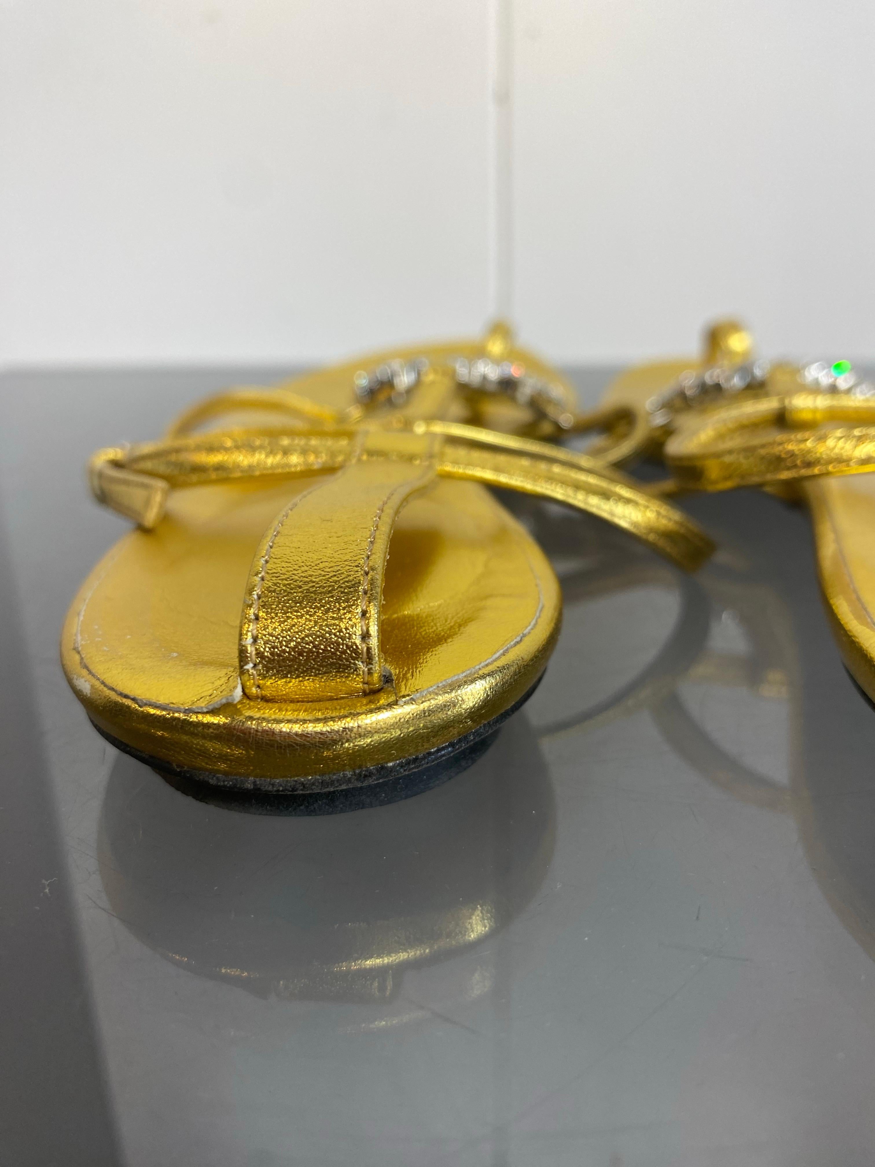 Gucci golden sandals with strass. In Excellent Condition For Sale In Carnate, IT