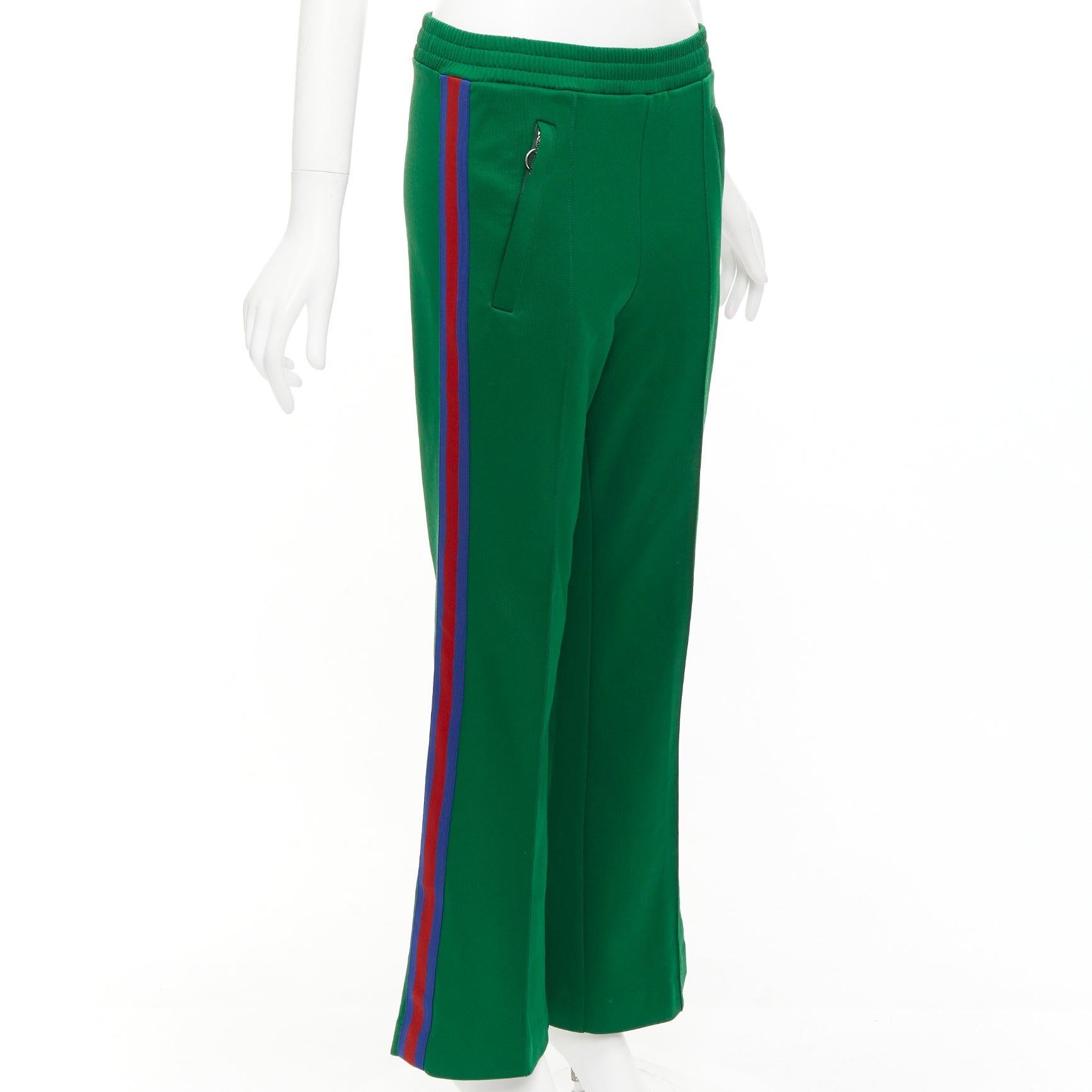 Gucci vert bleu rouge pantalon de survêtement évasé avec bordures en toile S
Référence : MECG/A00127
Marque : Gucci
Designer : Alessandro Michele
Matière : Polyester, mélange
Couleur : Vert, Multicolore
Motif : Rayé
Fermeture : élastique
Détails
