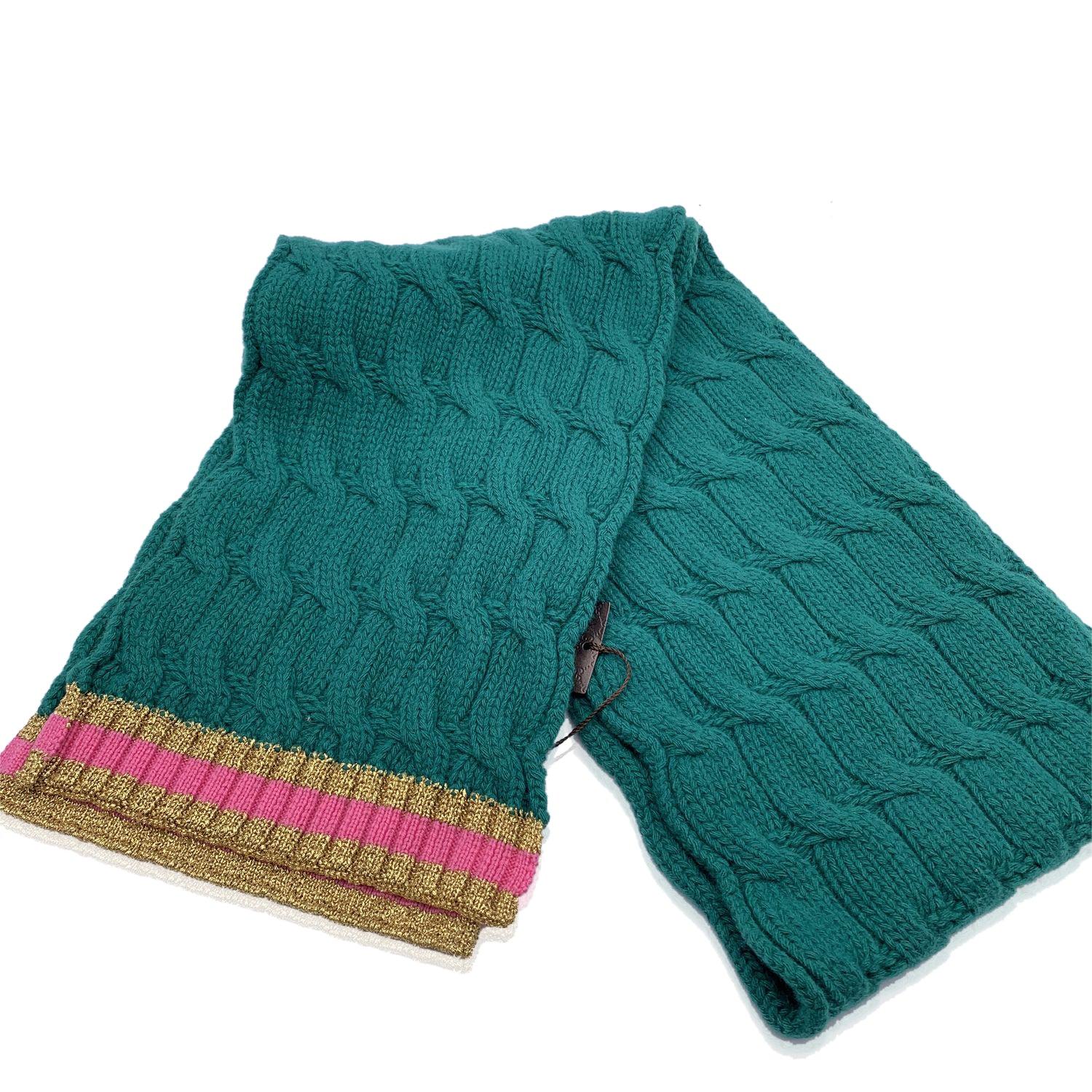 Gucci green cable knit unisex scarf with pink and gold striped hem. Composition: 71% Wool, 27% Cashmere, 1% Polyamide. Made in Italy. Length: 180 cm. Width: 25 cm Details MATERIAL: Wool COLOR: Green MODEL: n.a. GENDER: Unisex Adults COUNTRY OF
