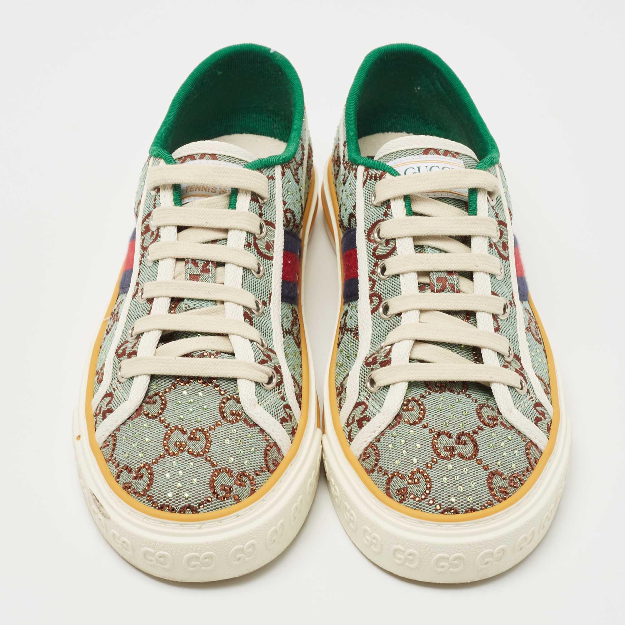 Give your outfit a chic update with this pair of designer sneakers. The creation is sewn perfectly to help you make a statement in them for a long time.

