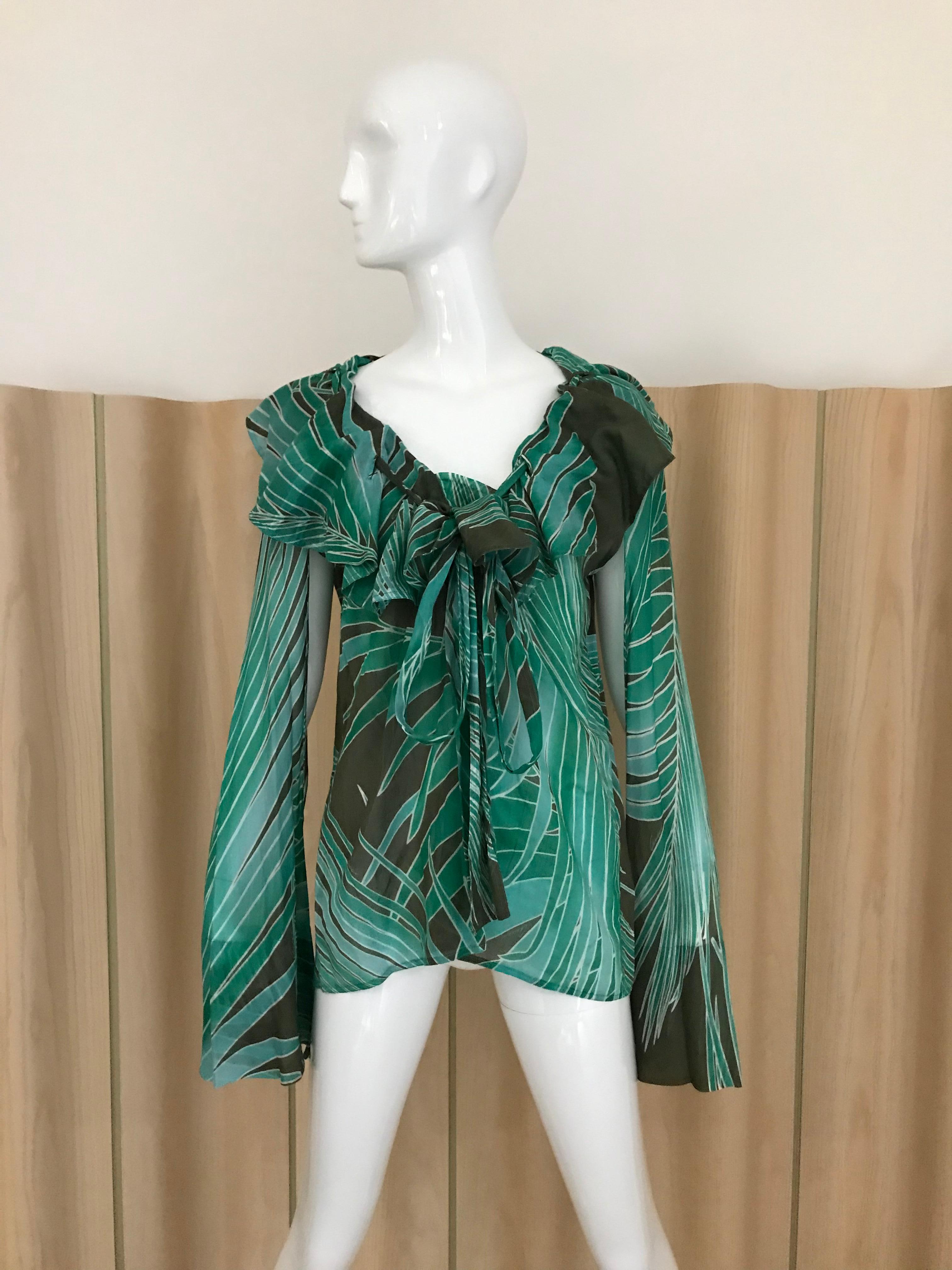 Gucci by Tom Ford Green , brown and white Leaf print cotton long sleeve blouse with adjustable neckline.
Size: Large 
Bust: 38 inches/ Waist: 38 inches/ Hip: 44 inches/ Blouse length: 27 inches/ sleeve: 28 inches
The sleeve has an 11 inches cut out.