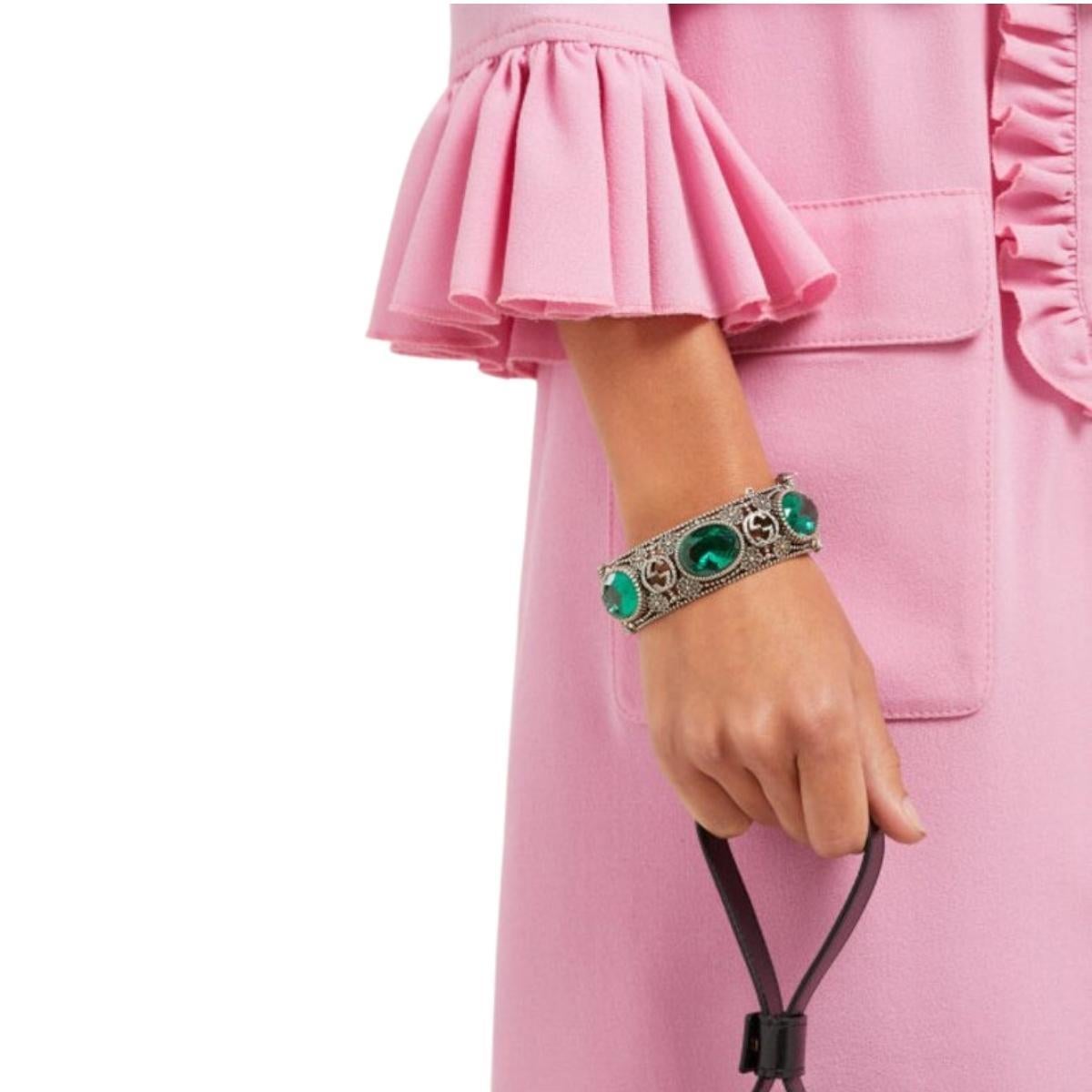 Gucci-Armband aus Sterlingsilber mit grünem Kristallverzierung (Art déco) im Angebot