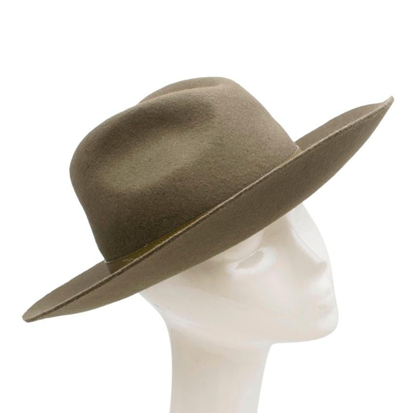Gucci - Green Felt Panama Hat

- curved brim
- leather band around the middle
- gold buckle detail on the band with Gucci embossing 

- 100% Wool, band 100% leather
- dry clean only 
- made in Italy

Please note, these items are pre-owned and may