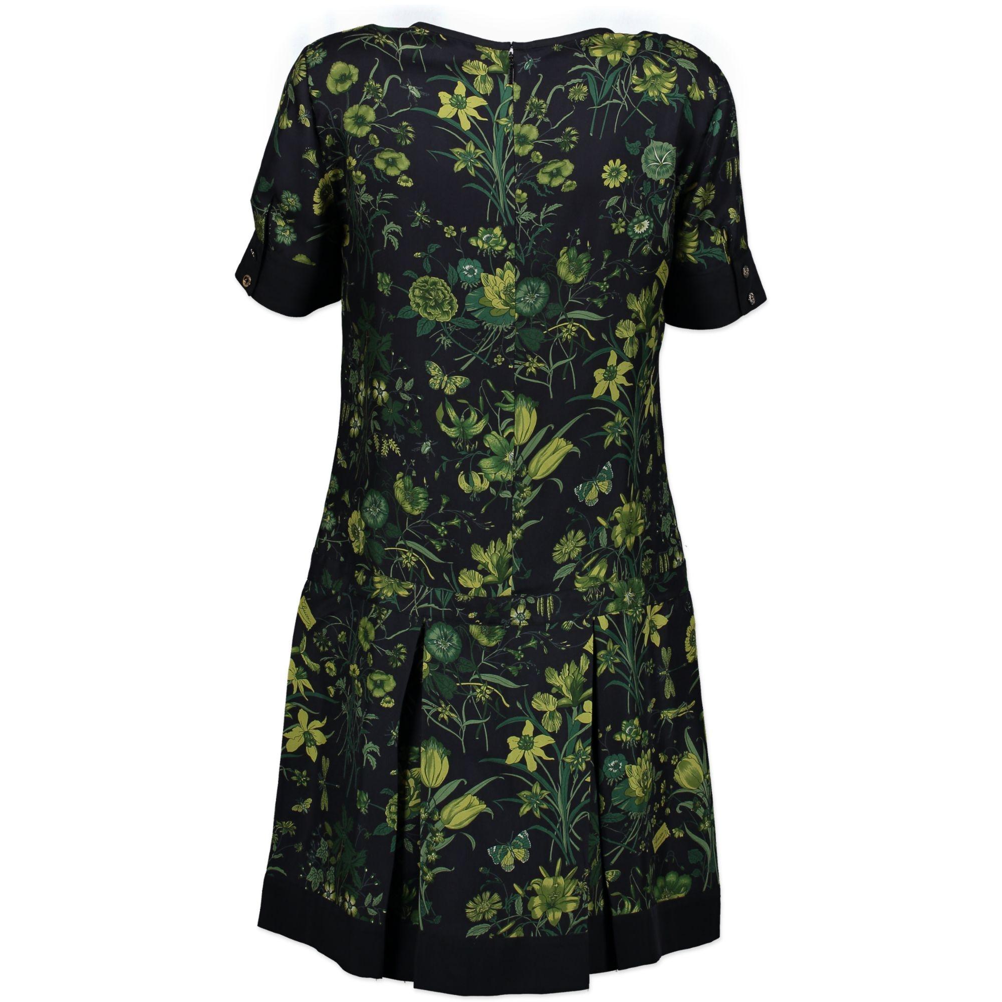 Excellent condition

Gucci Green Floral Bamboo Dress - IT Size 38

Give your wardrobe a floral touch for spring with this Gucci dress. It features a green floral print on a black backdrop that is ideal for spring. There are bamboo details on the