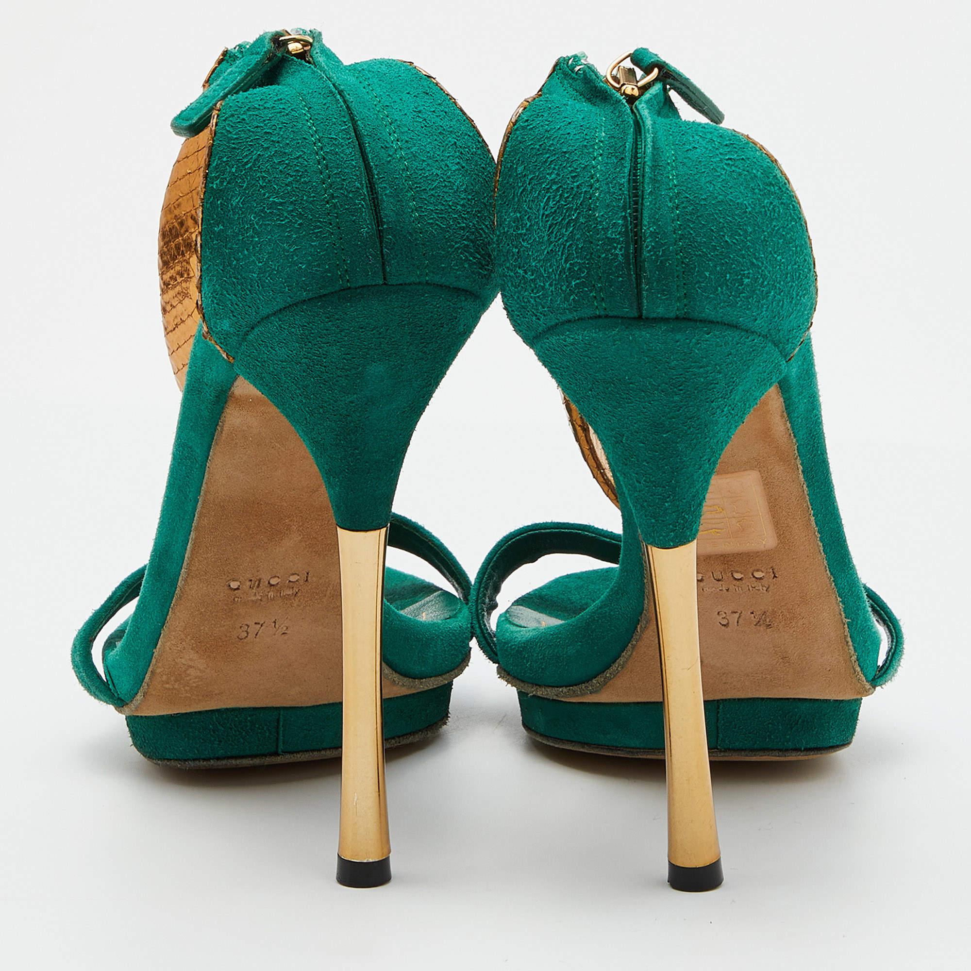 Gucci - Sandales à lanières à la cheville en daim et cuir de peau de serpent vert/or, taille 37,5 Bon état - En vente à Dubai, Al Qouz 2
