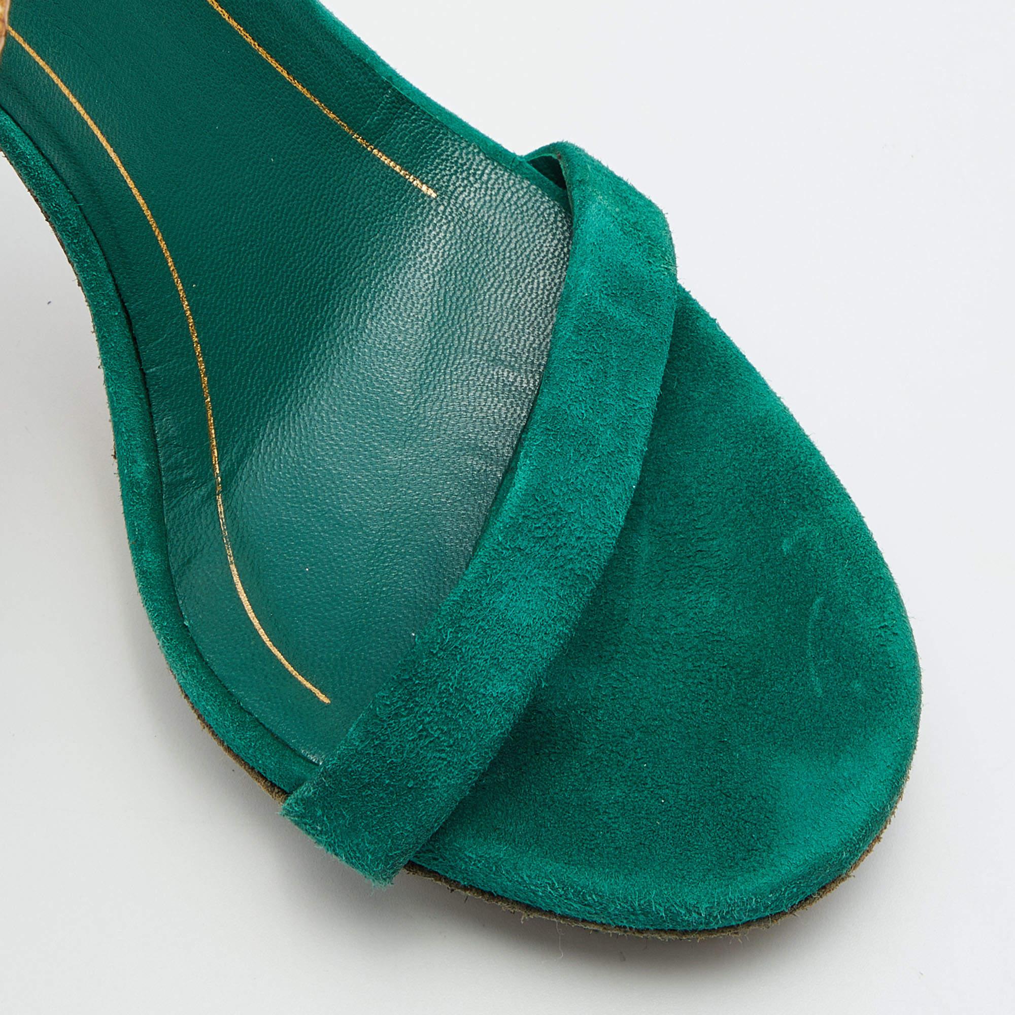 Gucci - Sandales à lanières à la cheville en daim et cuir de peau de serpent vert/or, taille 37,5 Pour femmes en vente