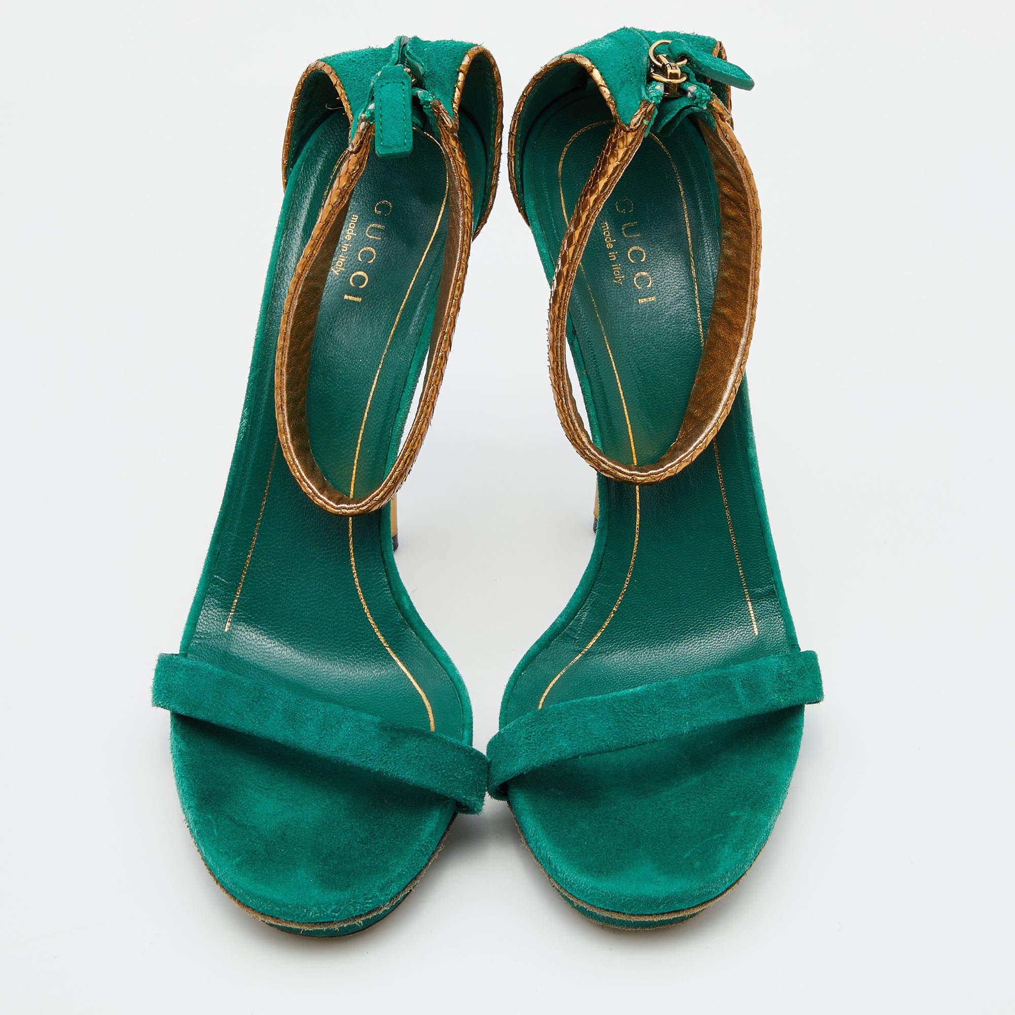 Sandalias con correa en el tobillo de piel de serpiente y ante verde/dorado de Gucci talla 37.5 en venta 1