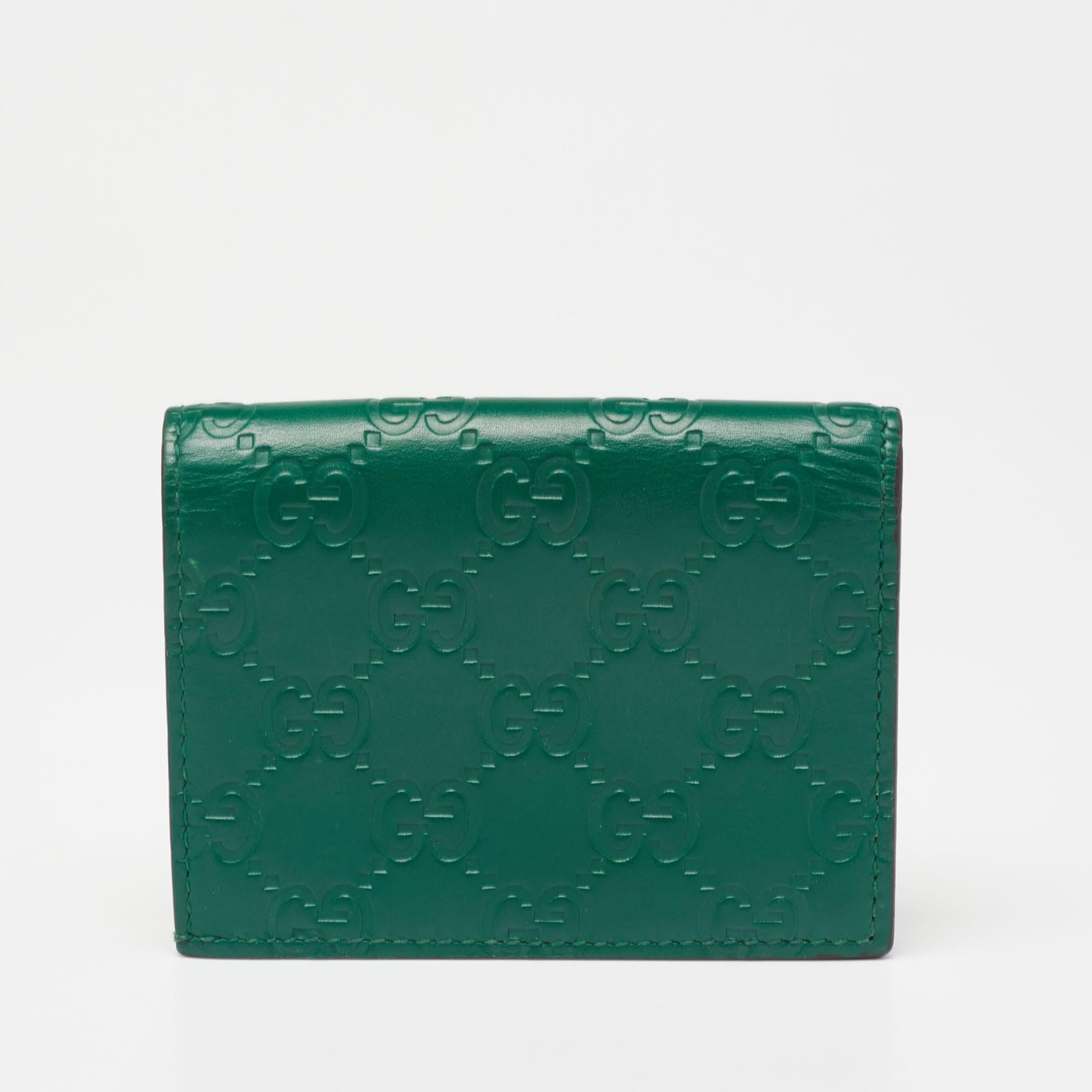 Embellished with signatory details of the House and carved precisely to perfection, this card case from Gucci will prove to be a super-useful, stylish accessory. It is made from green Guccissima leather and has a leather & nylon interior.