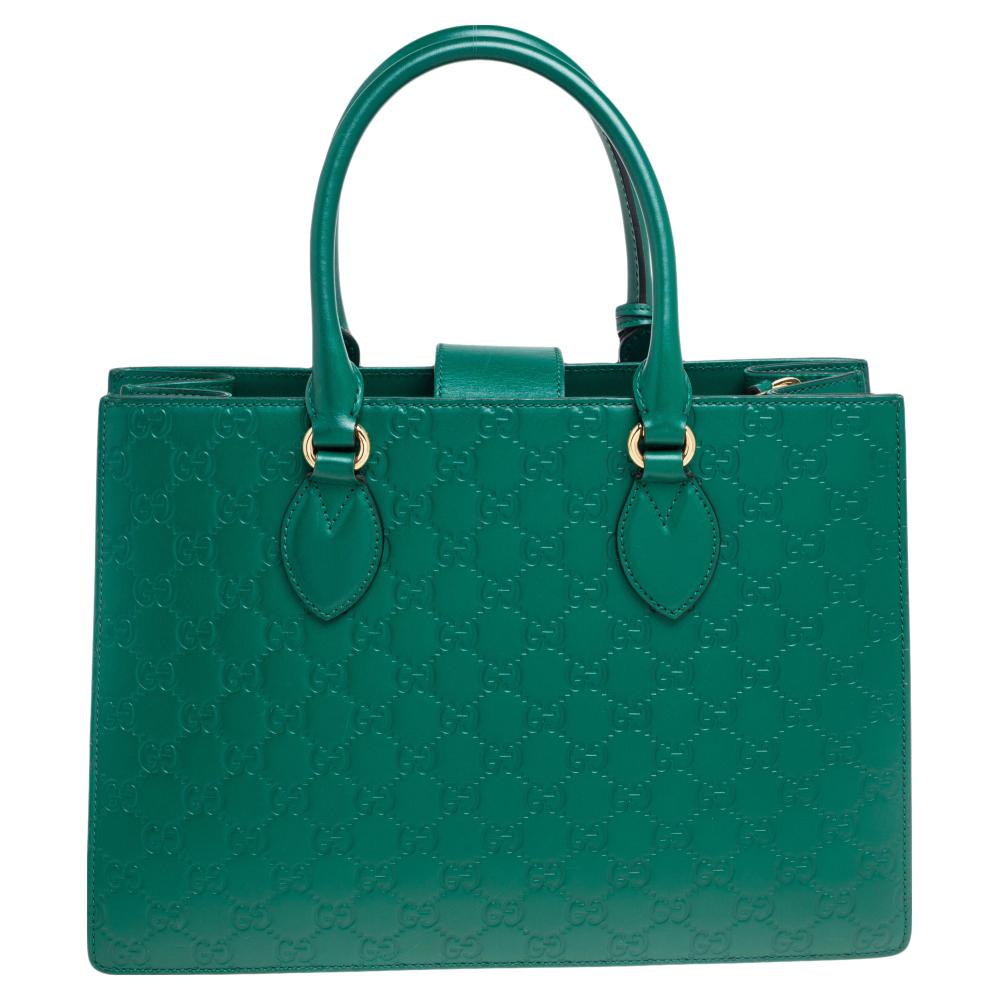 This chic and contemporary tote from Gucci will help you outline a stylish look and outshine everyone else! It comes crafted from green Guccissima leather and features a gold-tone lock on the front cross over flap. It opens to a spacious