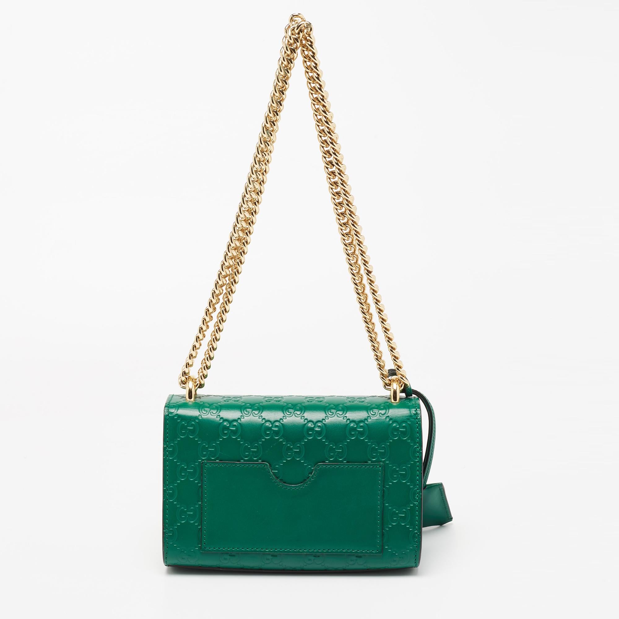 Embodying the vibrant spirit of the House, this Gucci shoulder bag is presented with a green leather exterior. It has a metal lock on the flap to secure the Alcantara-lined interior and a chain is provided for shoulder and crossbody wear.

Includes: