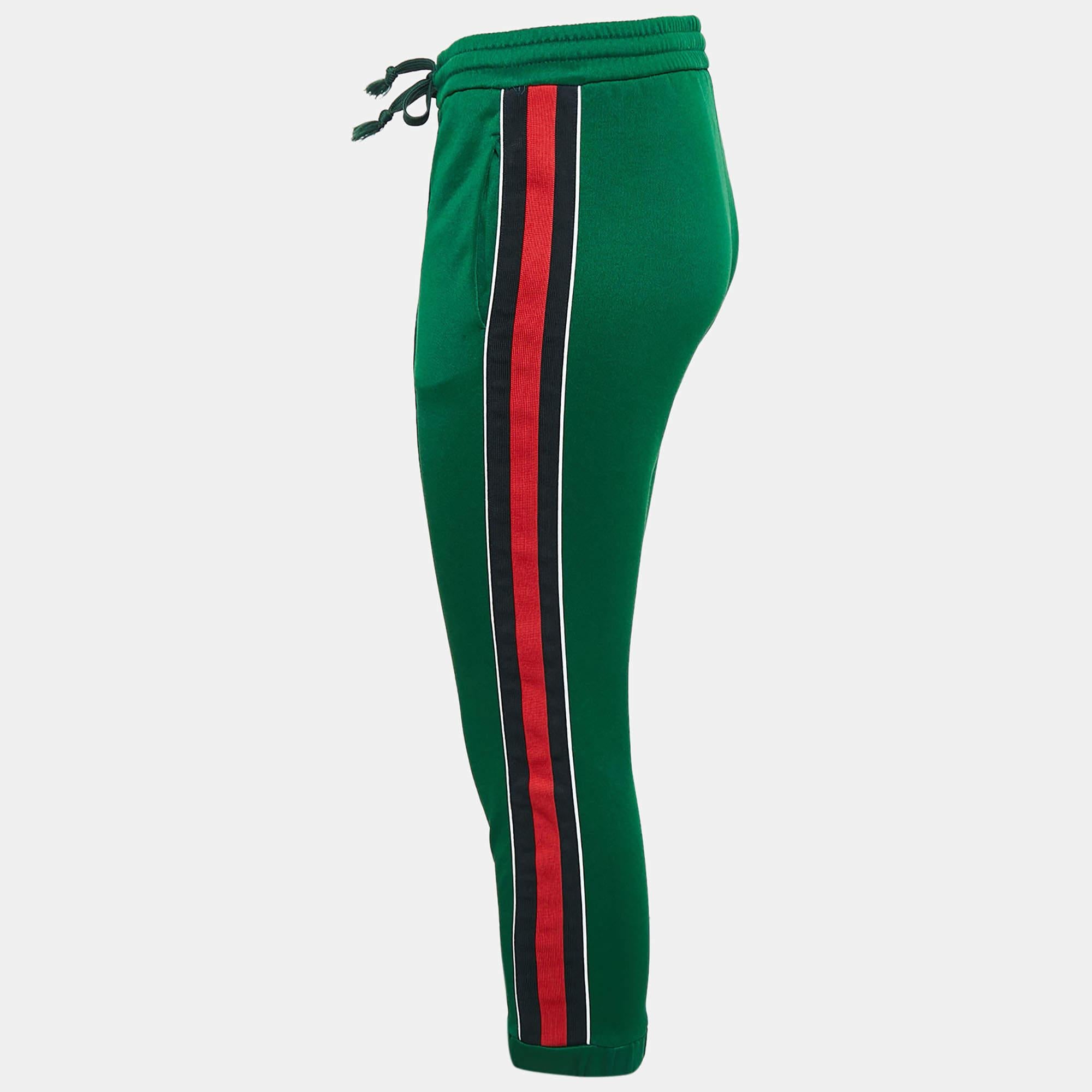 Que ce soit pour vous prélasser à la maison ou pour aller faire des courses, ces joggeurs seront un choix élégant et vous permettront de vous sentir à l'aise toute la journée. Le modèle est en jersey et présente des rayures sur les côtés.