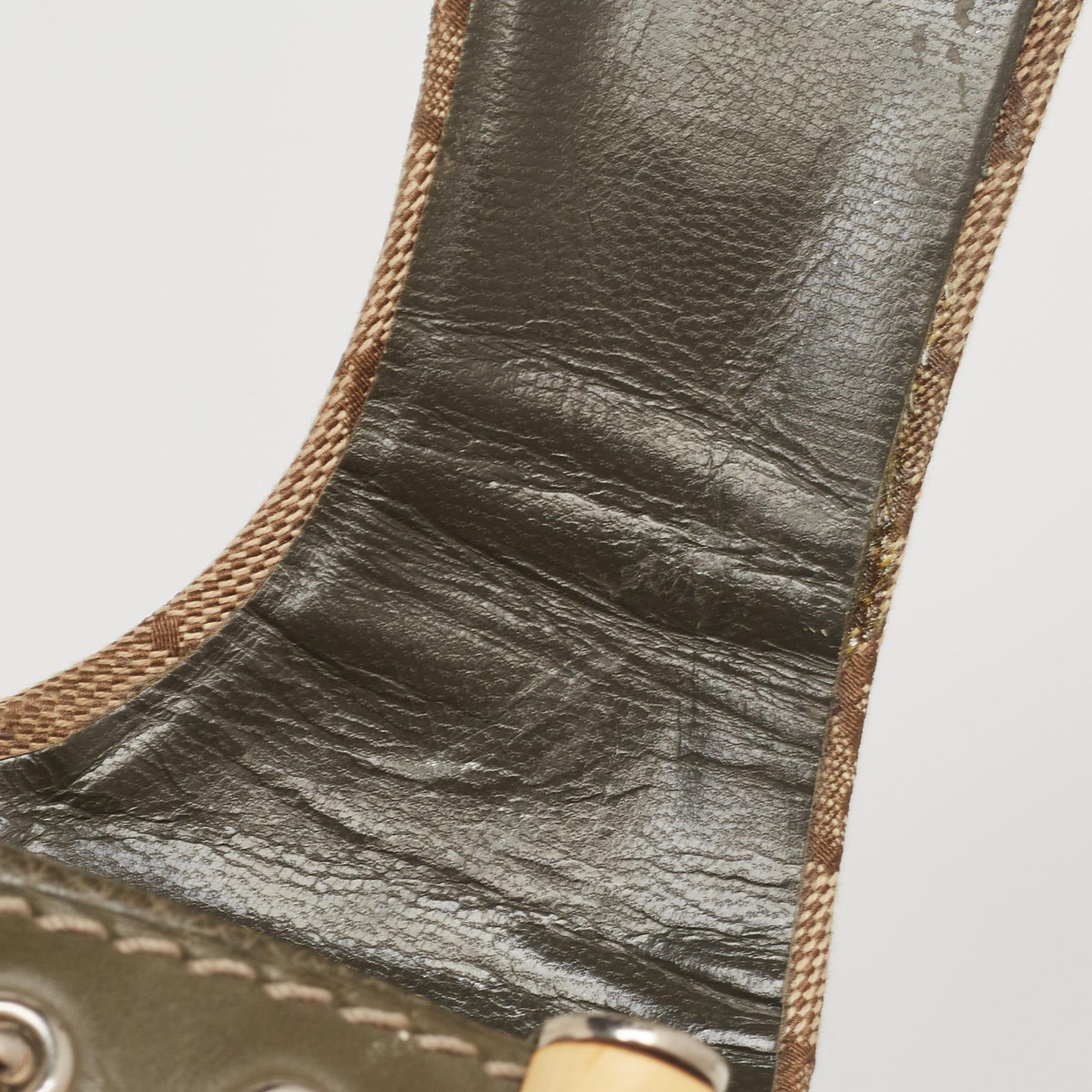 Gucci Green Leather Bamboo Buckle Gwen T Strap Sandals Size 37.5 In Good Condition In Dubai, Al Qouz 2