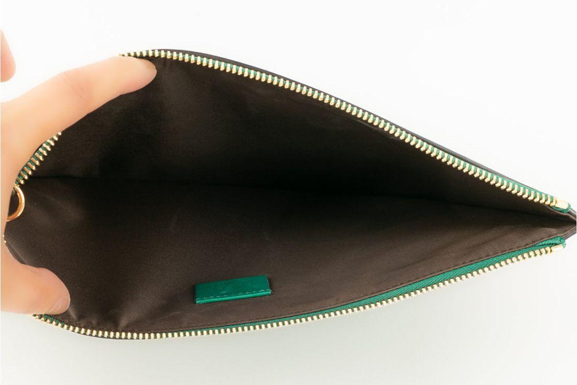 Gucci Clutch aus grünem Leder im Zustand „Hervorragend“ im Angebot in SAINT-OUEN-SUR-SEINE, FR