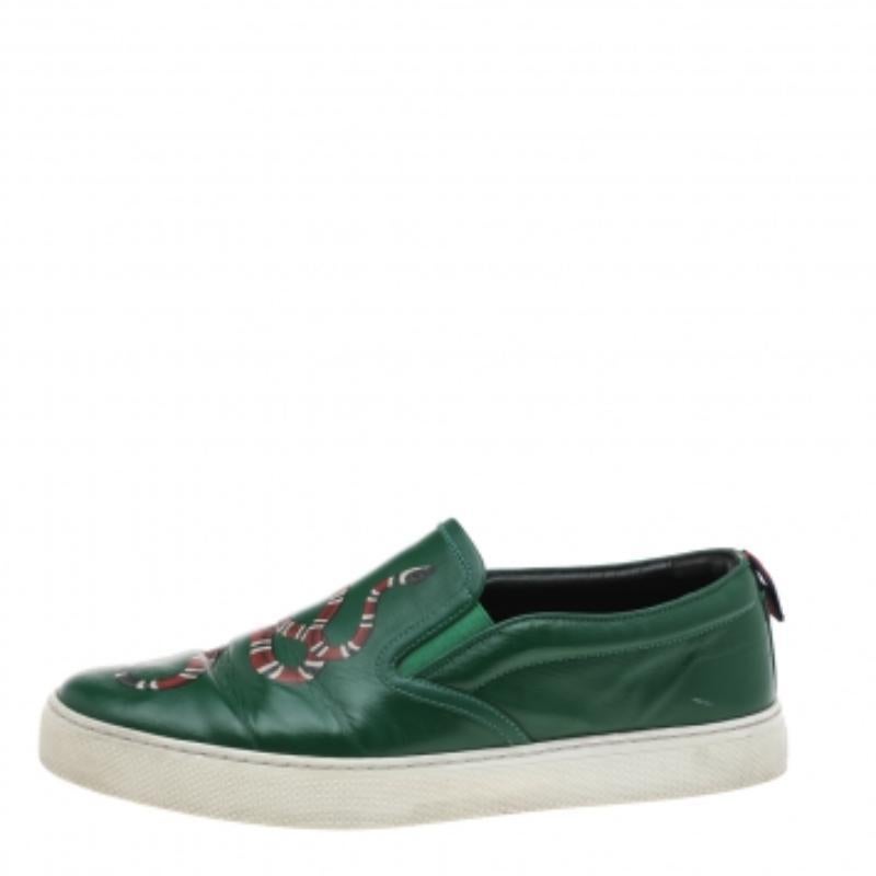 Gucci's green sneakers will take your fashion game to the next level. They are skillfully crafted in leather and printed with the Kingsnake on the vamp. Complete the look by wearing this slip-on with jeans or trousers.