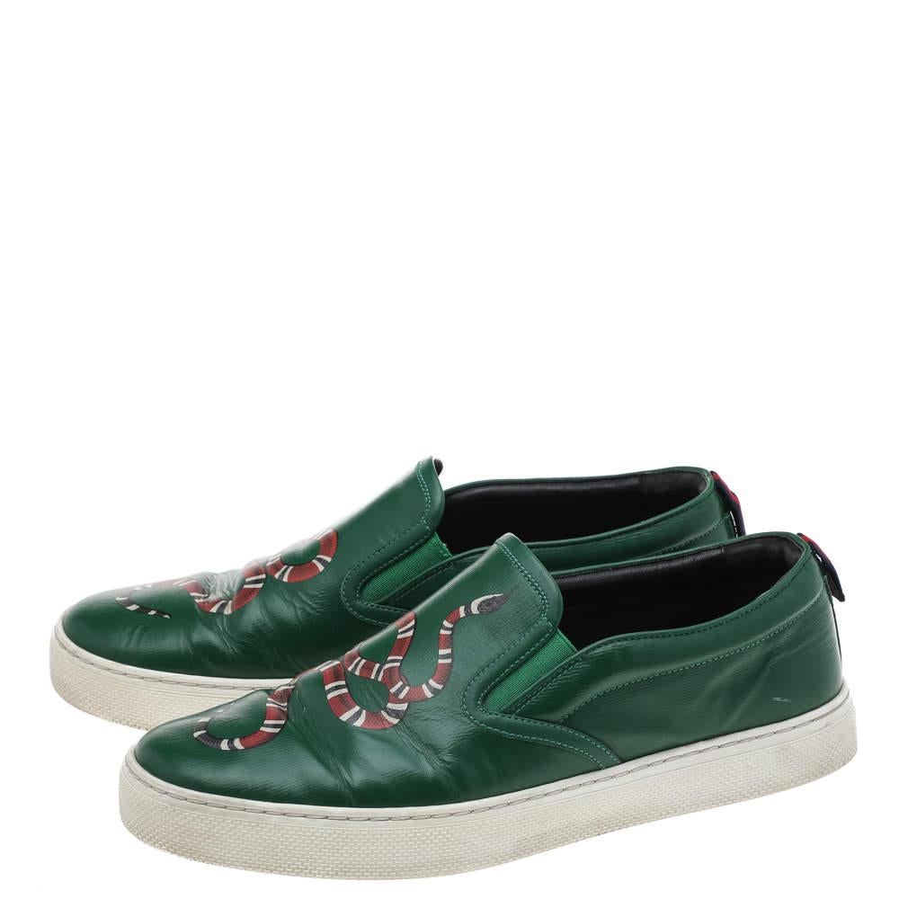 Gucci Green Leather Dublin Snake Print Slip On Sneakers Size 42 In Fair Condition For Sale In Dubai, Al Qouz 2
