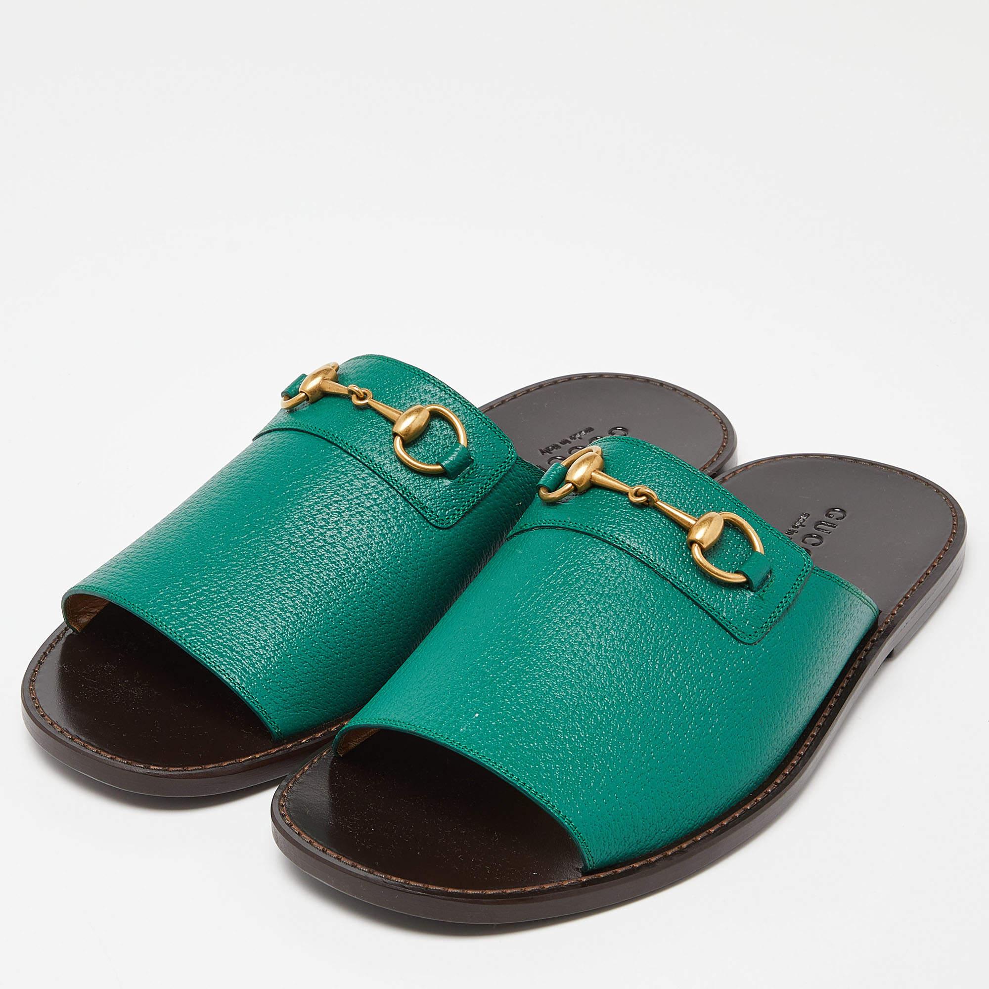 Create effortless styles with these Gucci flat slides. Made of quality materials, they are designed to elevate your OOTD and keep you in comfort all day long.

