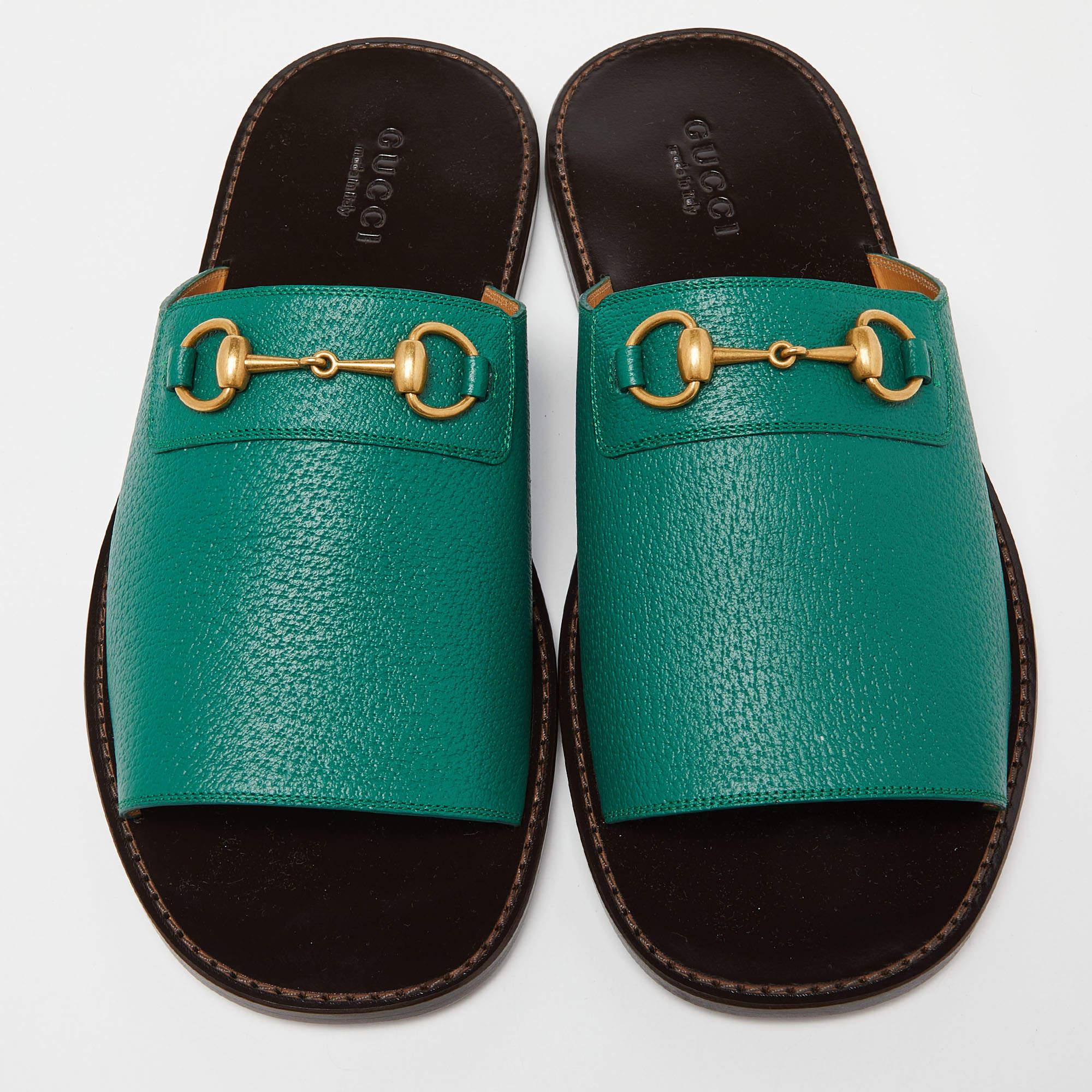 Gucci Green Leather Horsebit Flat Slides  In New Condition In Dubai, Al Qouz 2