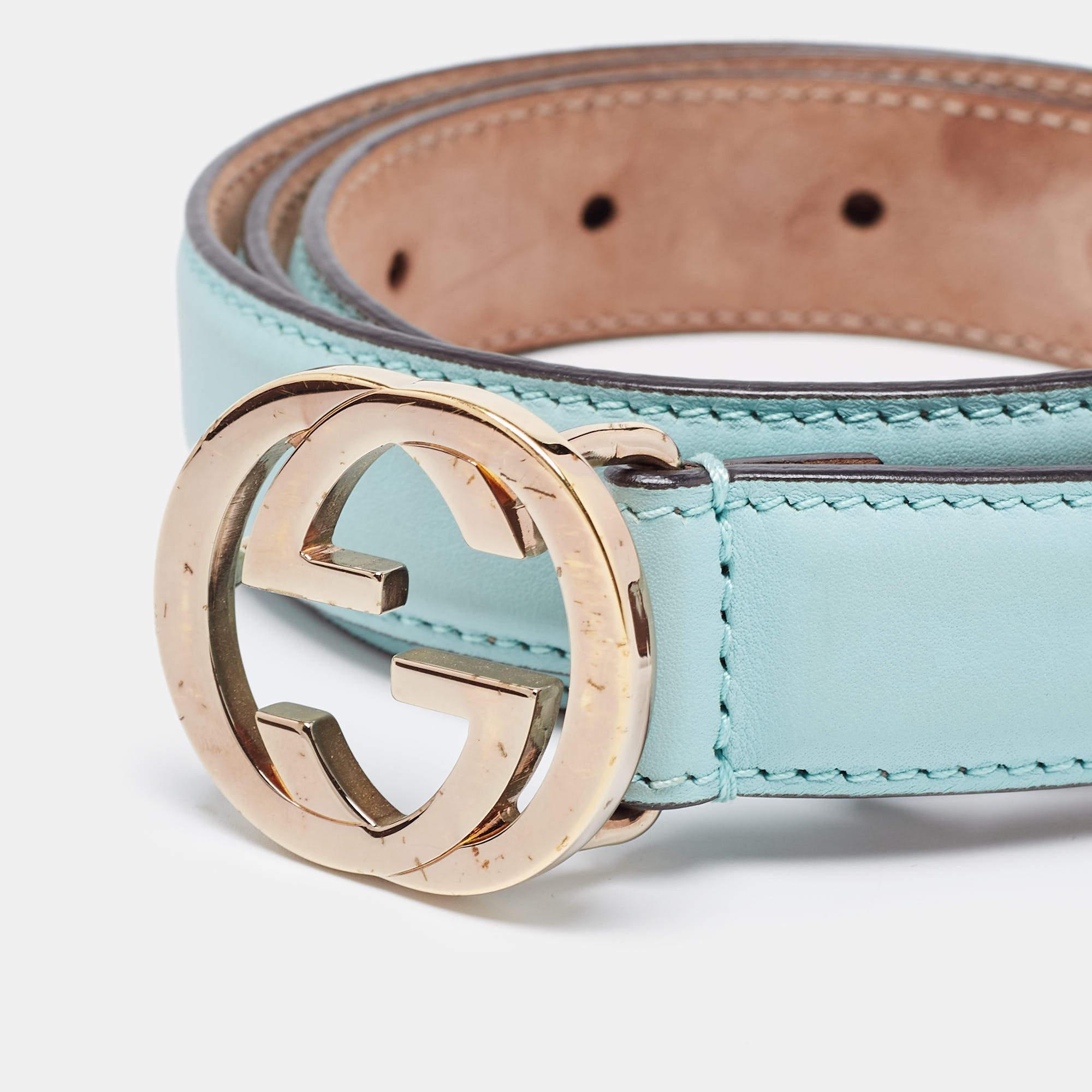 Your belt collection will get a stylish update with this Gucci creation. The luxe accessory is crafted from leather and added with the signature interlocking 'G' buckle in gold-tone metal.


