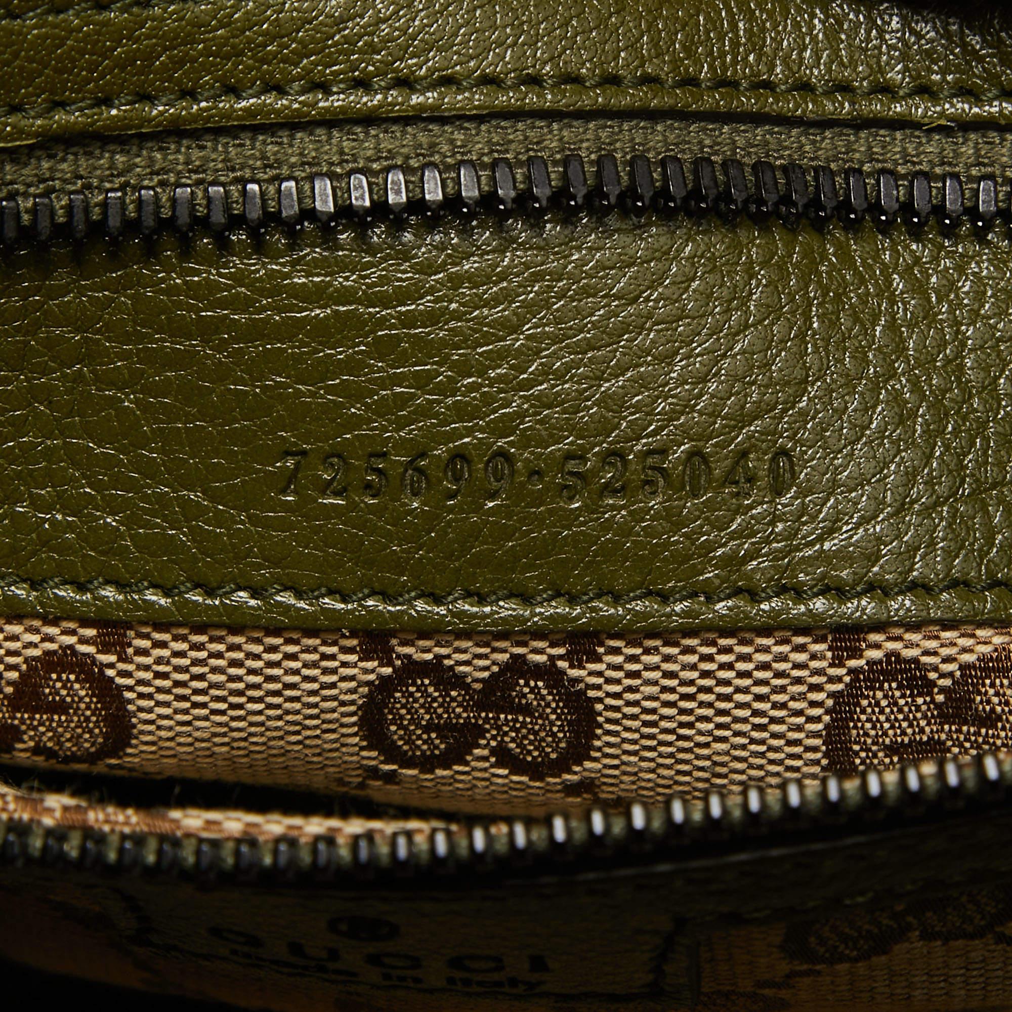 Gucci grand sac à dos double G ton sur ton en cuir vert en vente 3