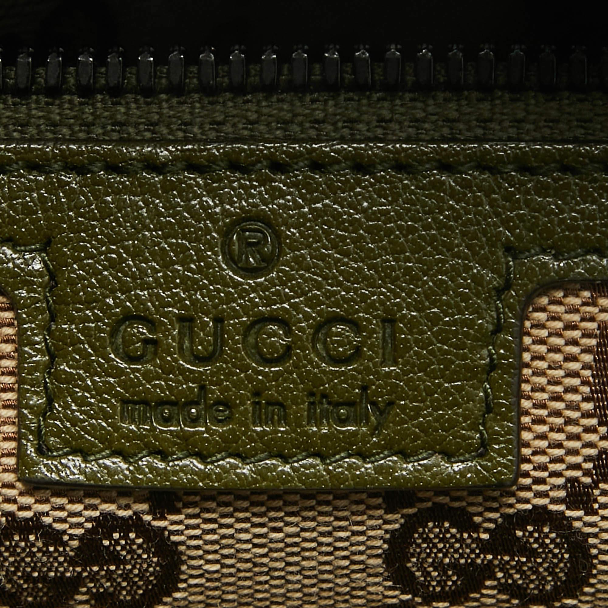 Gucci grand sac à dos double G ton sur ton en cuir vert en vente 5