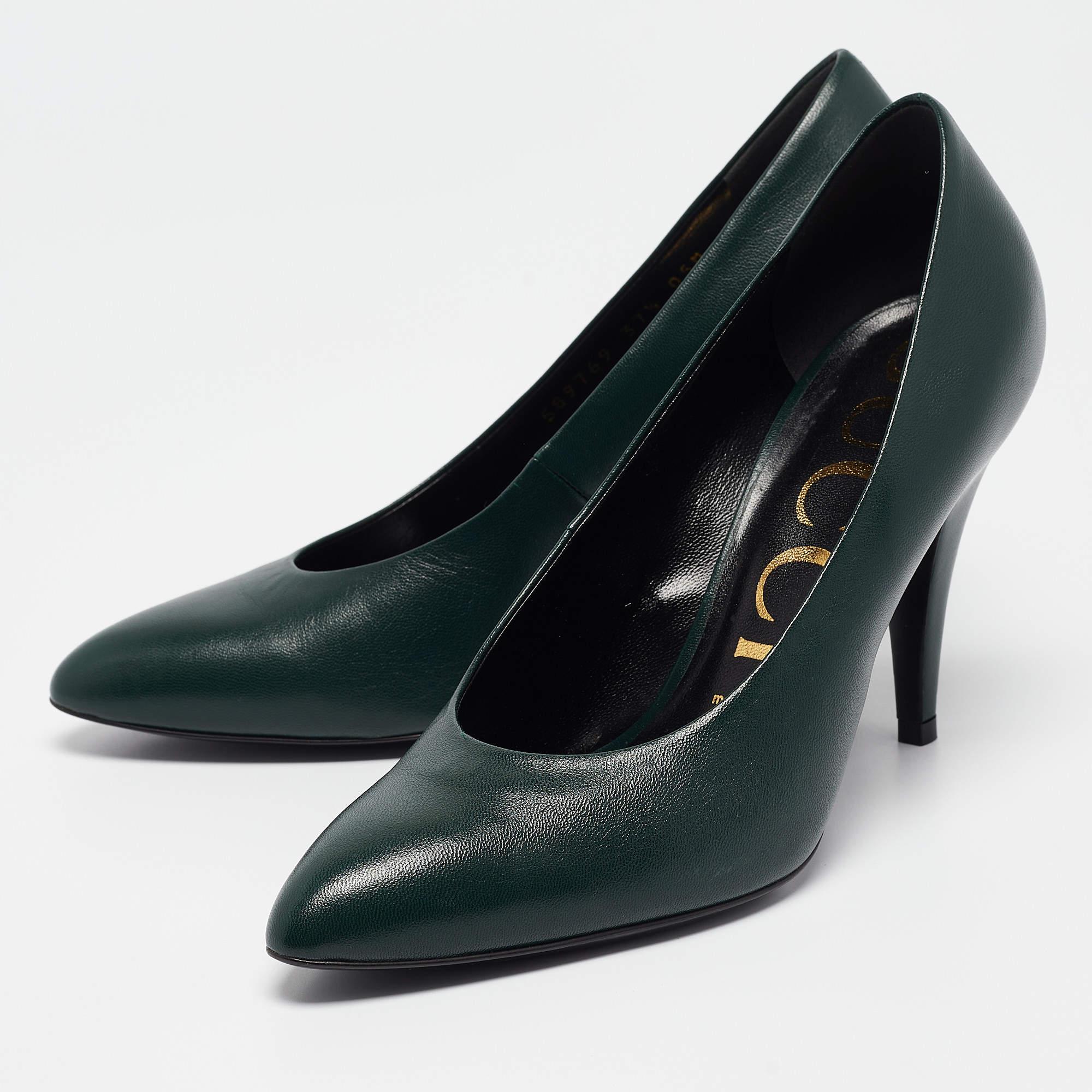 Curvaceous arches a feminine appeal and a well built structure define this set of designer pumps. Coming with comfortable insoles and sleek heels style them with your favorite outfits.