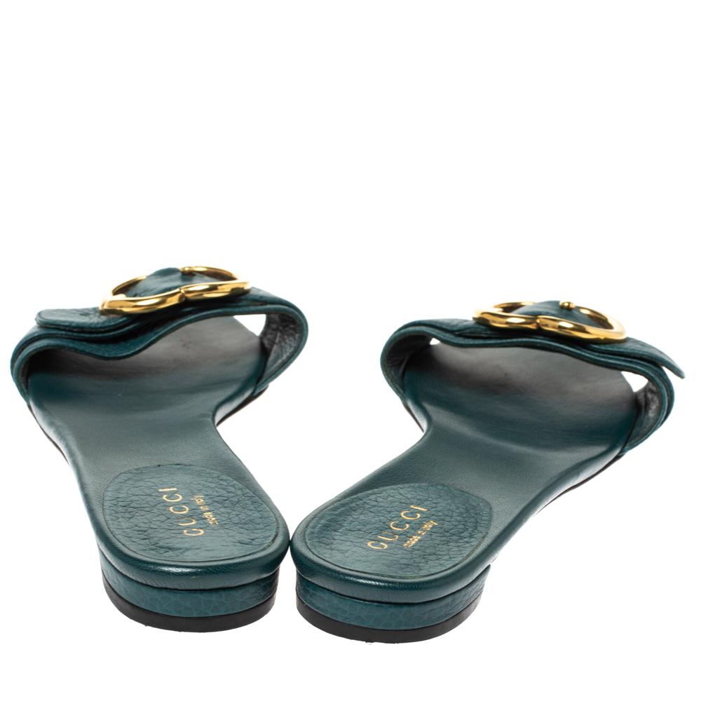 Gucci Green Leather Sachalin Buckle Detail Flat Slides Size 35.5 In Good Condition In Dubai, Al Qouz 2