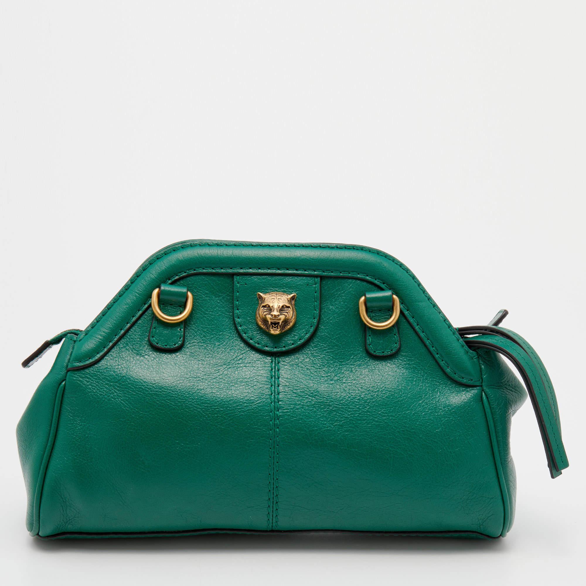 Now here's a bag that is both chic and functional! Gucci brings us this gorgeous shoulder bag that has been crafted from green leather and is designed with a front that carries a logo detail and a zipper that opens up to a suede interior capable of