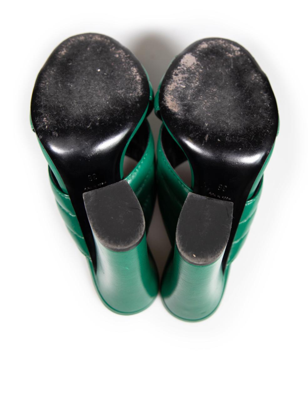 Gucci Pantoletten aus grünem Leder mit Webby-Riemen Größe IT 36 Damen im Angebot