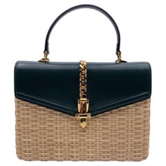 Gucci 2 Way Sylvie Kleine Umhängetasche aus grünem Leder und Korbweide