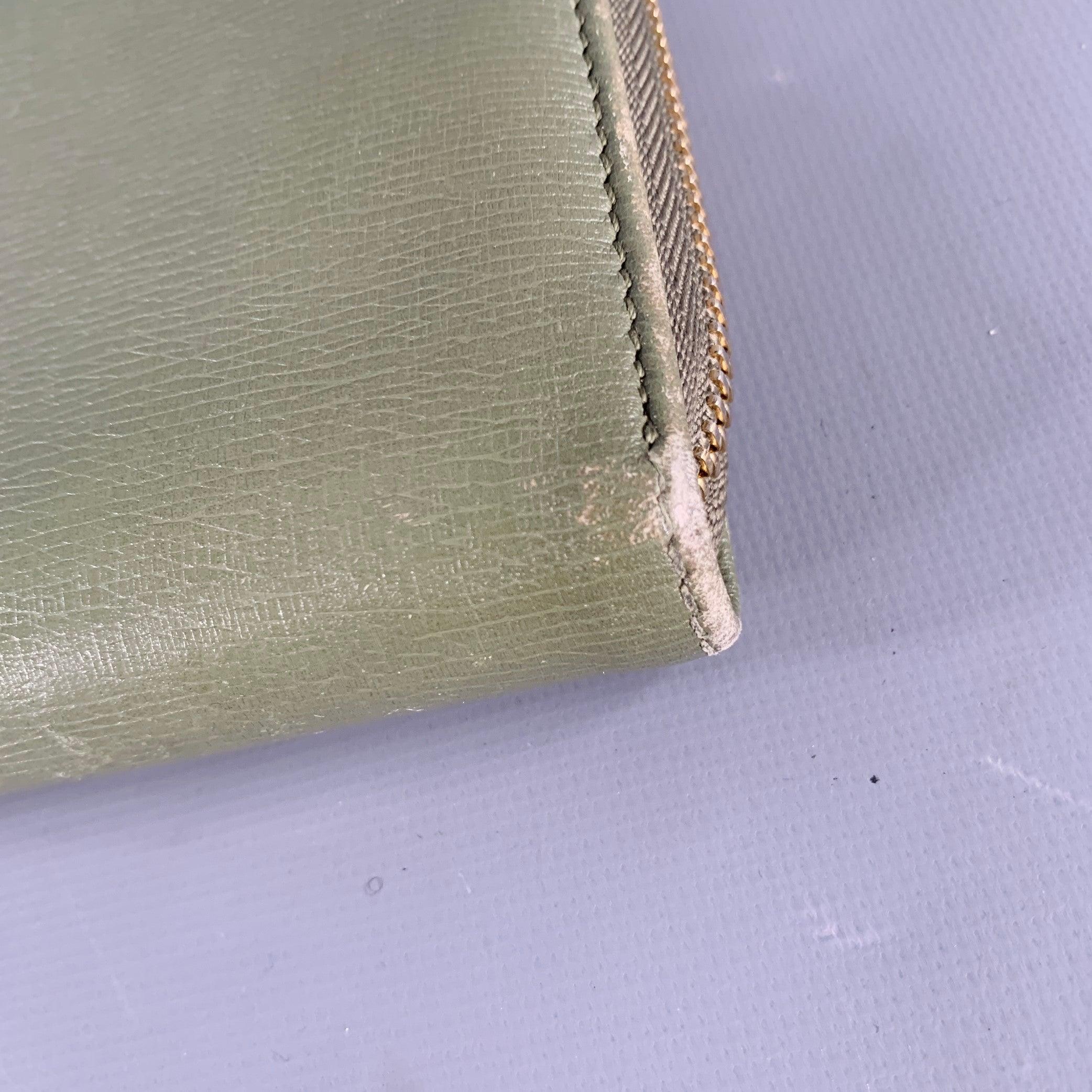 GUCCI Green Leather Zip Wallet For Sale 2