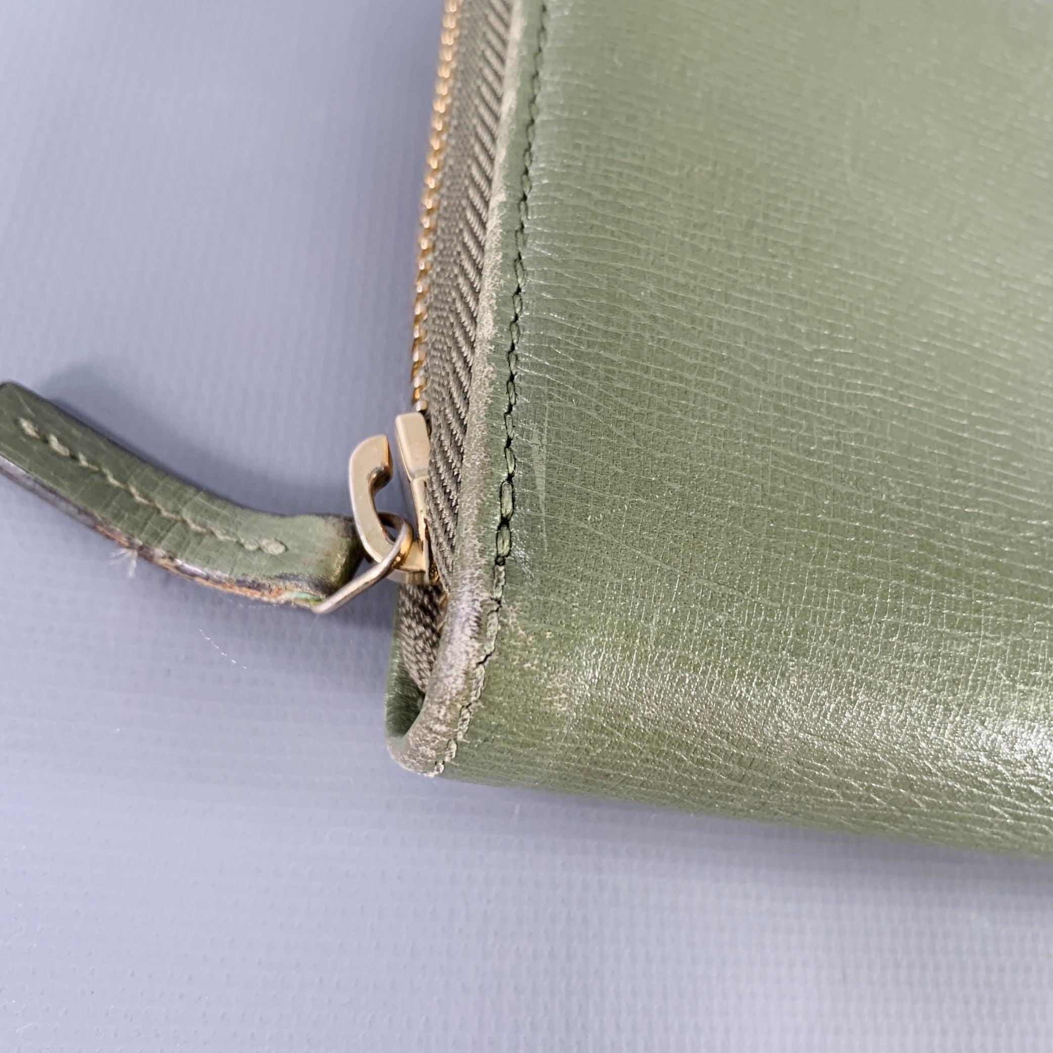 GUCCI Green Leather Zip Wallet For Sale 3