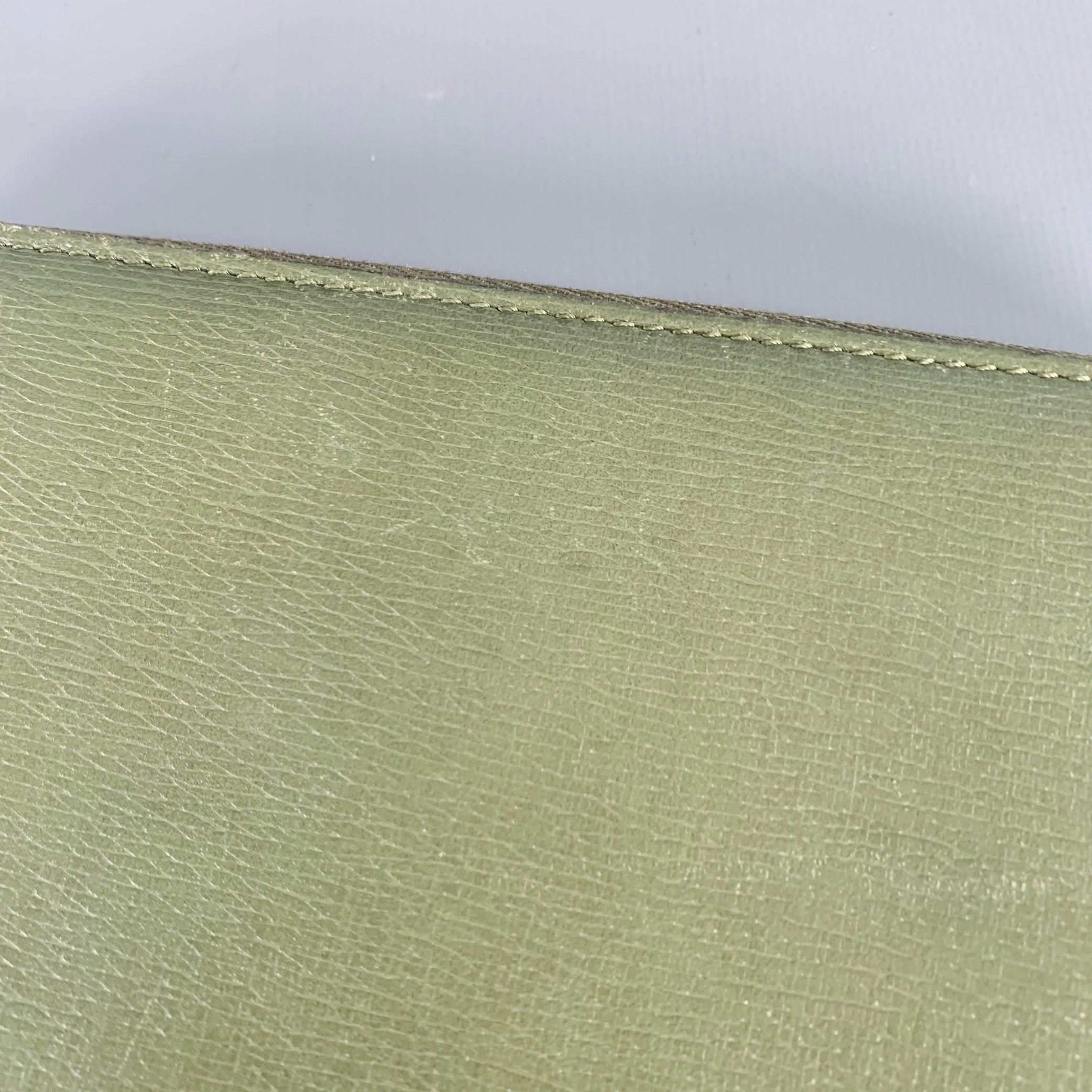 GUCCI Green Leather Zip Wallet For Sale 4