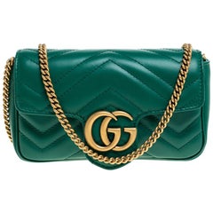 Gucci Grünes Matelasse-Leder Mini GG Marmont Super Bag