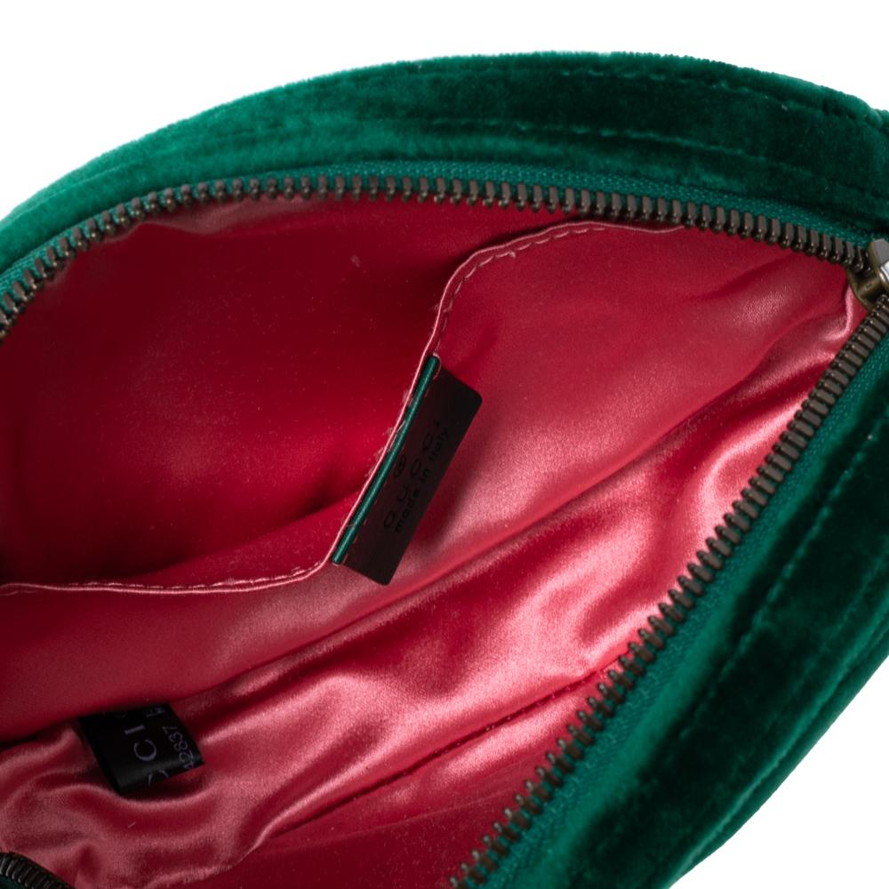Gucci Green Matelassé Velvet GG Marmont Belt Bag In Good Condition In Dubai, Al Qouz 2