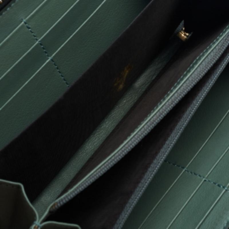 Gucci Green Microguccissima Patent Leather Zip Around Wallet For Sale 5