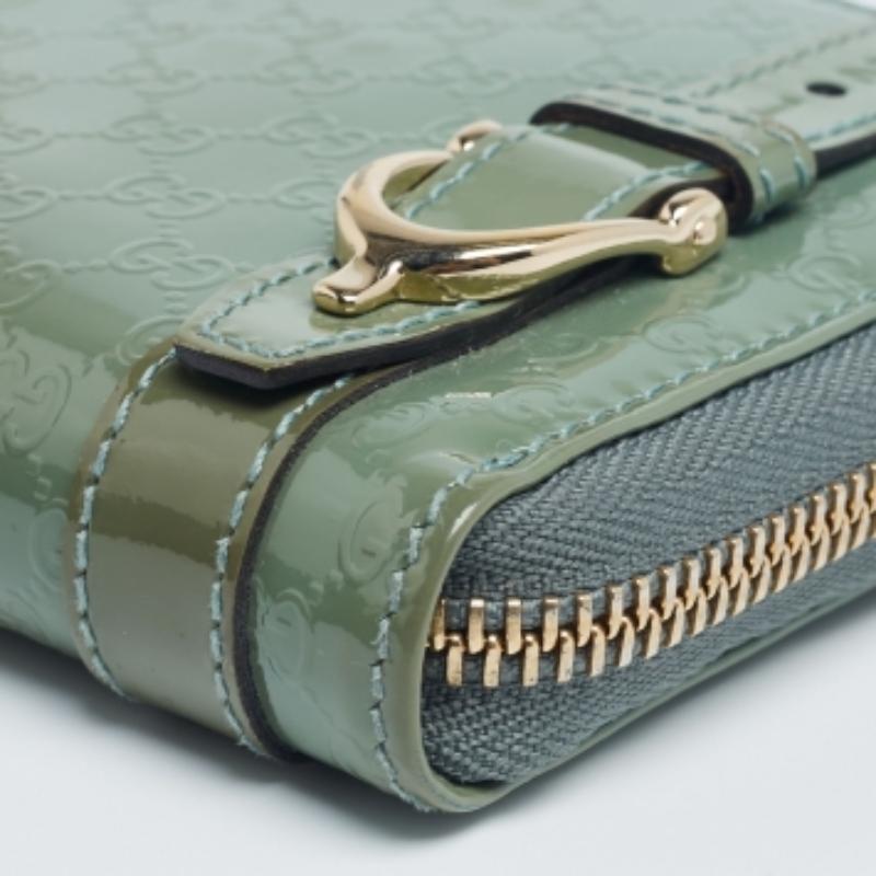 Women's Gucci Green Microguccissima Patent Leather Zip Around Wallet For Sale