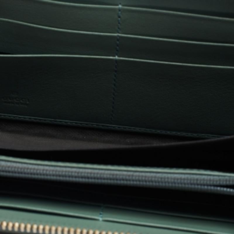 Gucci Green Microguccissima Patent Leather Zip Around Wallet For Sale 4