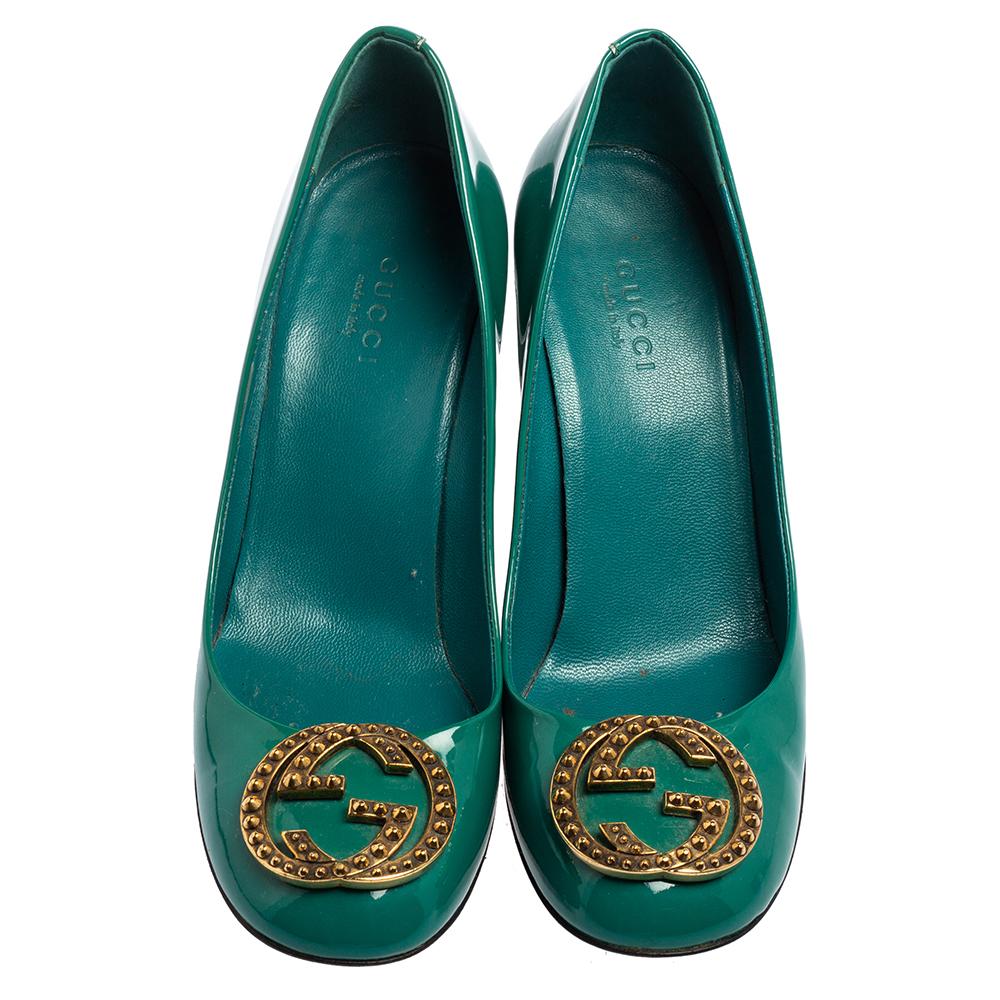 These gorgeous Gucci pumps are crafted from teal green patent leather and feature a round toe silhouette. They flaunt the interlocking GG detail on the uppers, comfortable leather-lined insoles, and 8.5 cm heels that make the pair look amazing. Grab