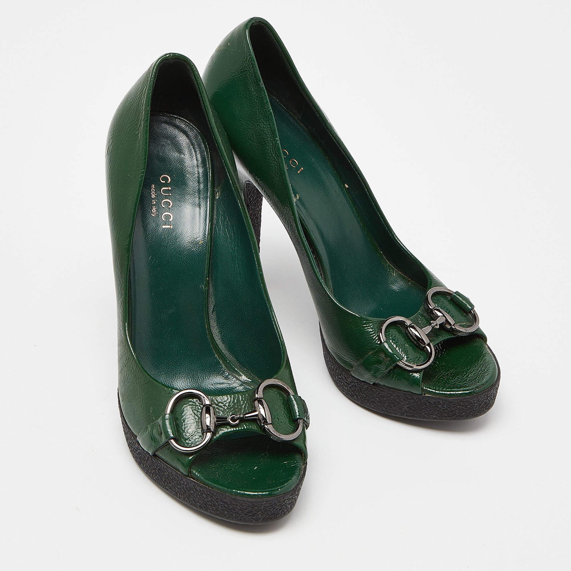 Gucci Green Patent Leather Horsebit Peep Toe Pumps Size 36 In Fair Condition For Sale In Dubai, Al Qouz 2
