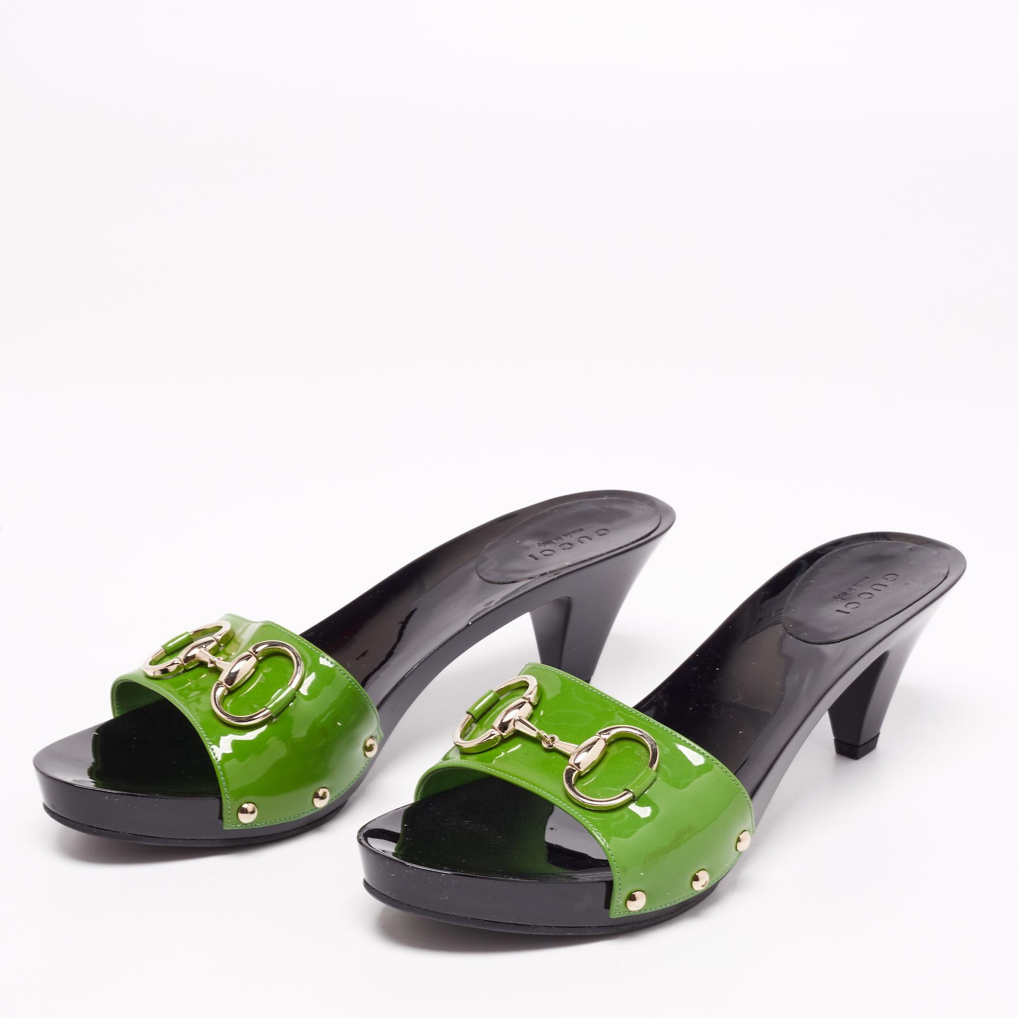 
These Gucci slide sandals are crafted from patent leather into an open-toe silhouette. They are embellished with the signature Horsebit and elevated on 7 cm heels.

Includes: Brand Box, Info Booklet, Original Dustbag