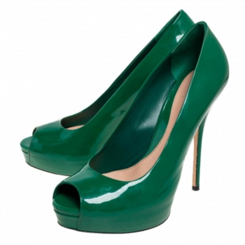 Gucci Green Patent Leather Peep Toe Platform Pumps Size 38.5 In Good Condition In Dubai, Al Qouz 2