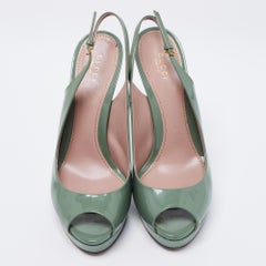 Gucci - Escarpins à plateforme à bout ouvert en cuir verni vert, taille 39