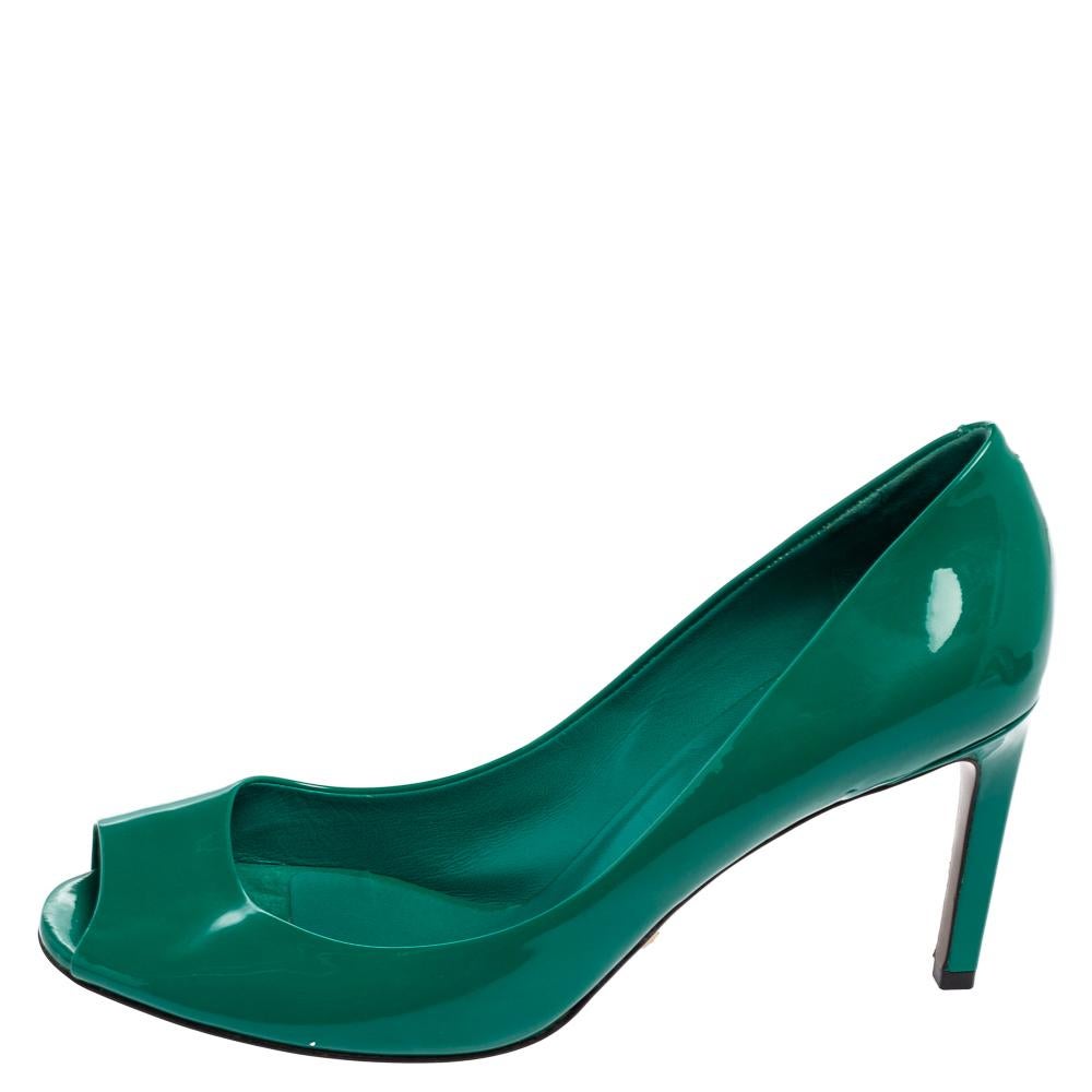 Crafted from patent leather on the exterior, this pair of Gucci pumps flaunts a peep-toe silhouette, finely-cut lines, and gold-tone hardware. Balanced on 8cm heels, it can even elevate your simple outfits.

Includes: Original Dustbag