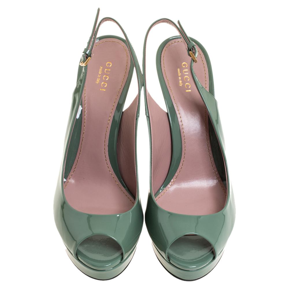 A beautiful pair of Gucci shoes that are easy to wear and flaunt, these sandals are highly versatile. Constructed in green patent leather, these shoes feature peep toes, slingback buckle closure, and platforms that make them comfortable to wear for