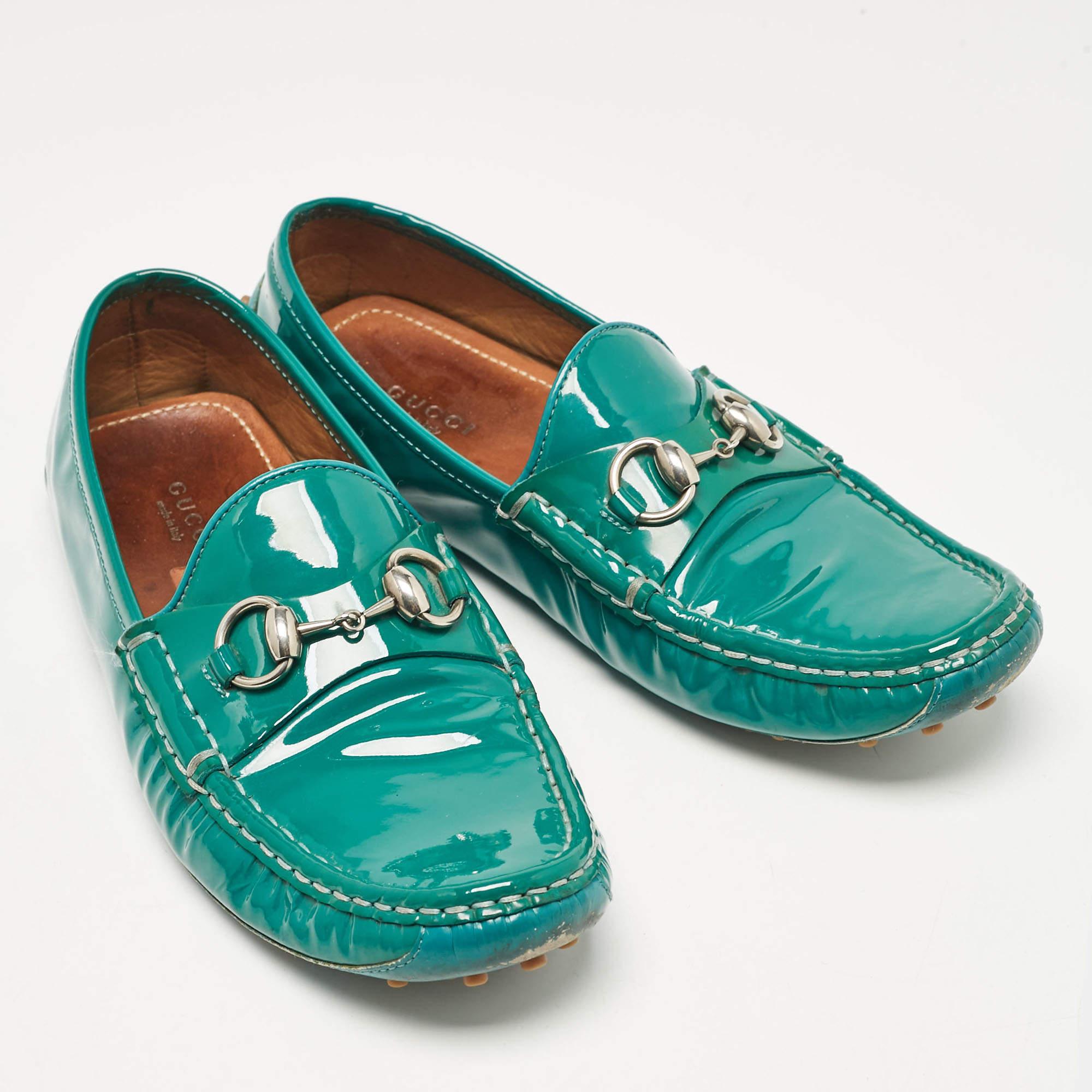 Gucci, mocassini in pelle verniciata verde taglia 38 In condizioni discrete in vendita a Dubai, Al Qouz 2
